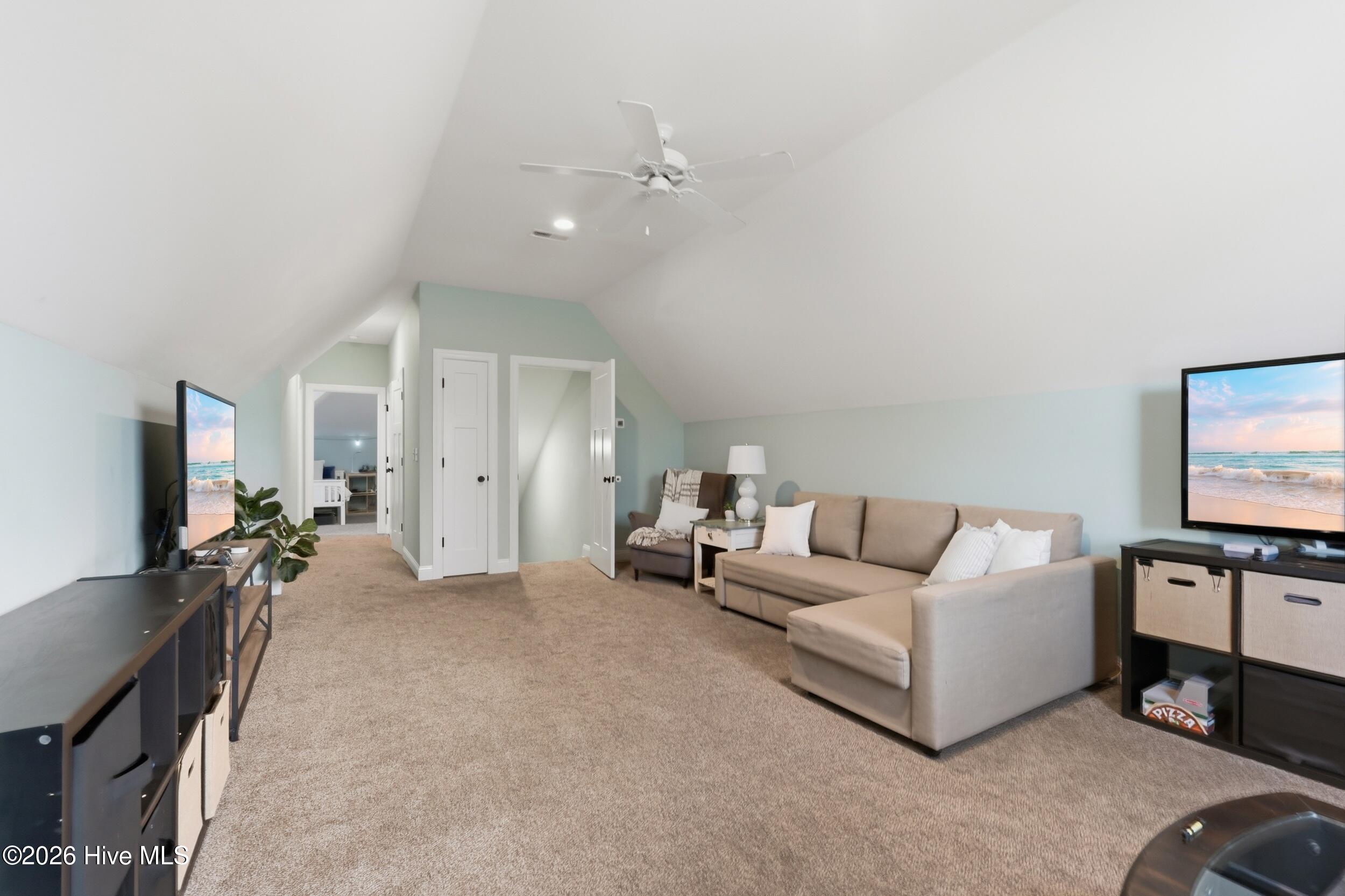 100565388 | Photo 53