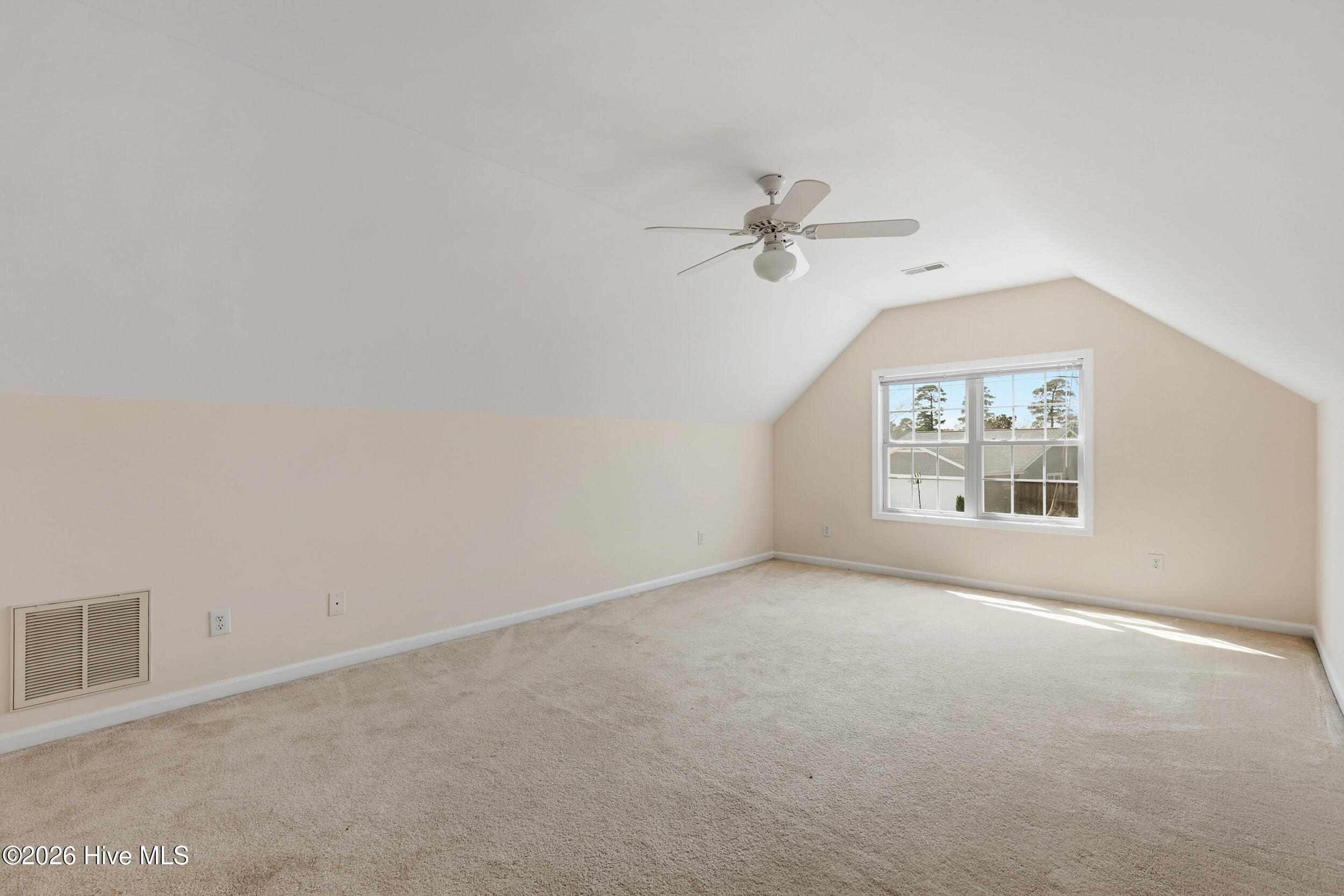 100511628 | Photo 34