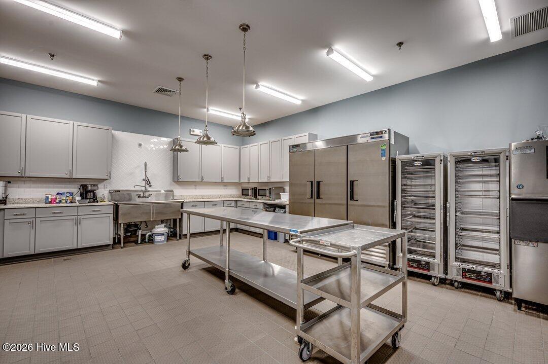 100548438 | Photo 18