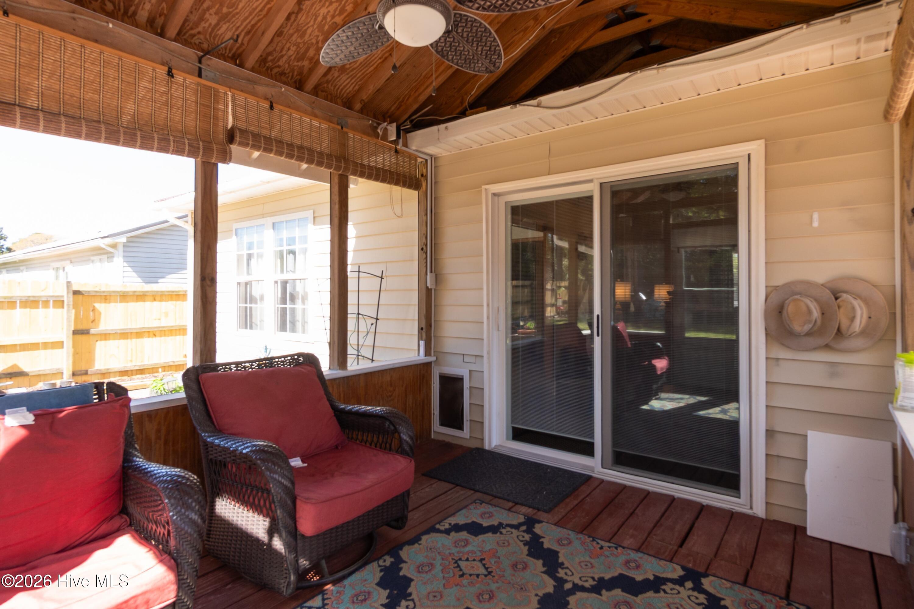 100564108 | Photo 30