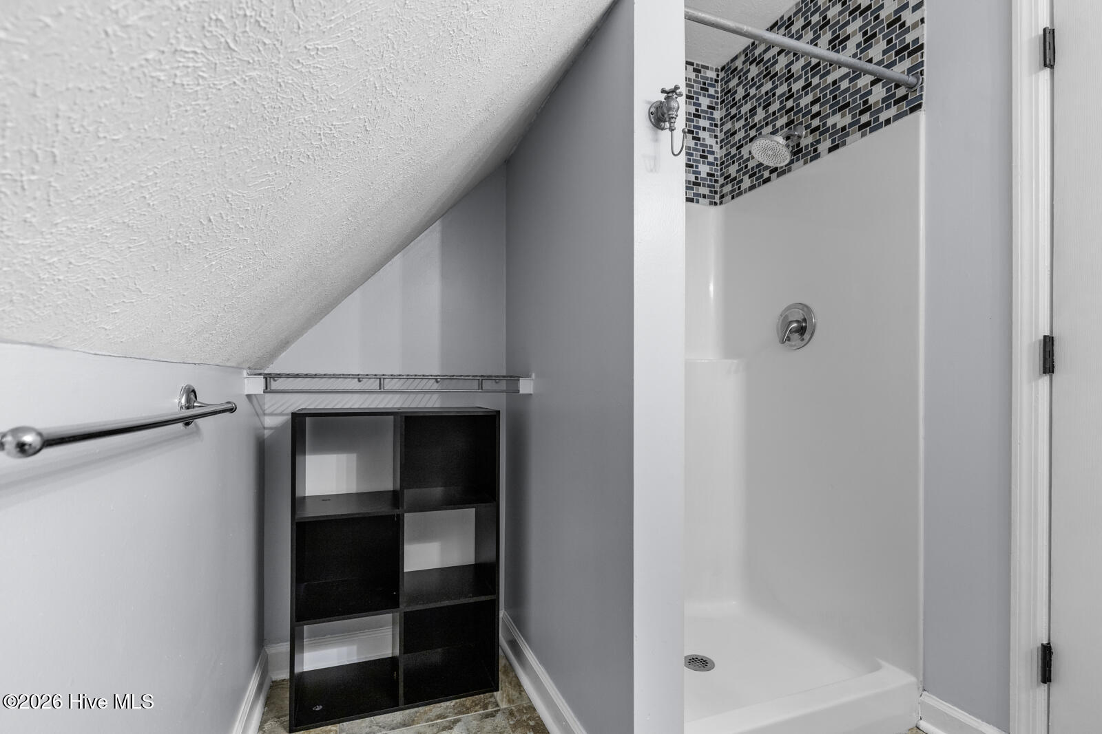 100563110 | Photo 43