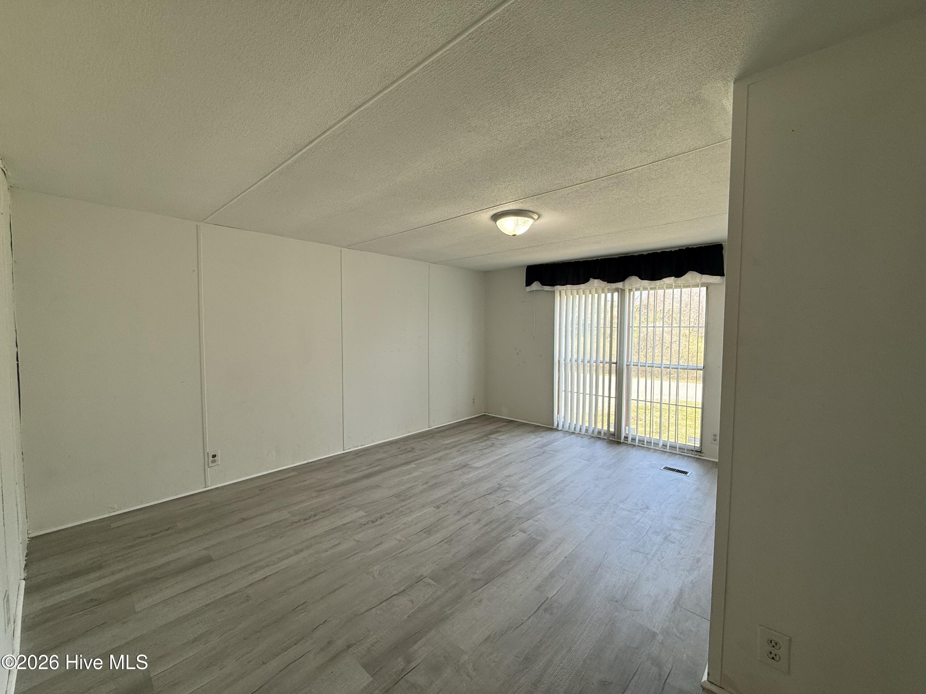 100459470 | Photo 64