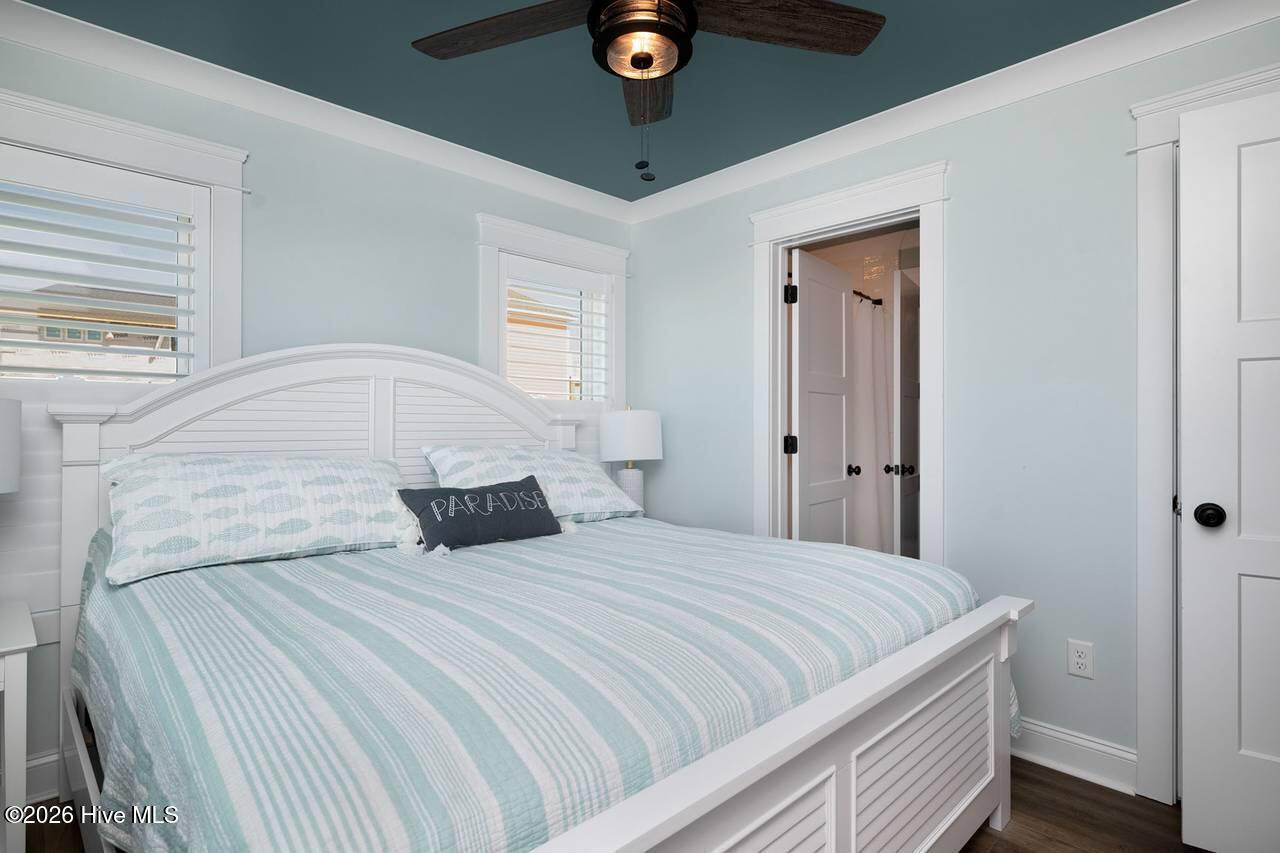 100560212 | Photo 126