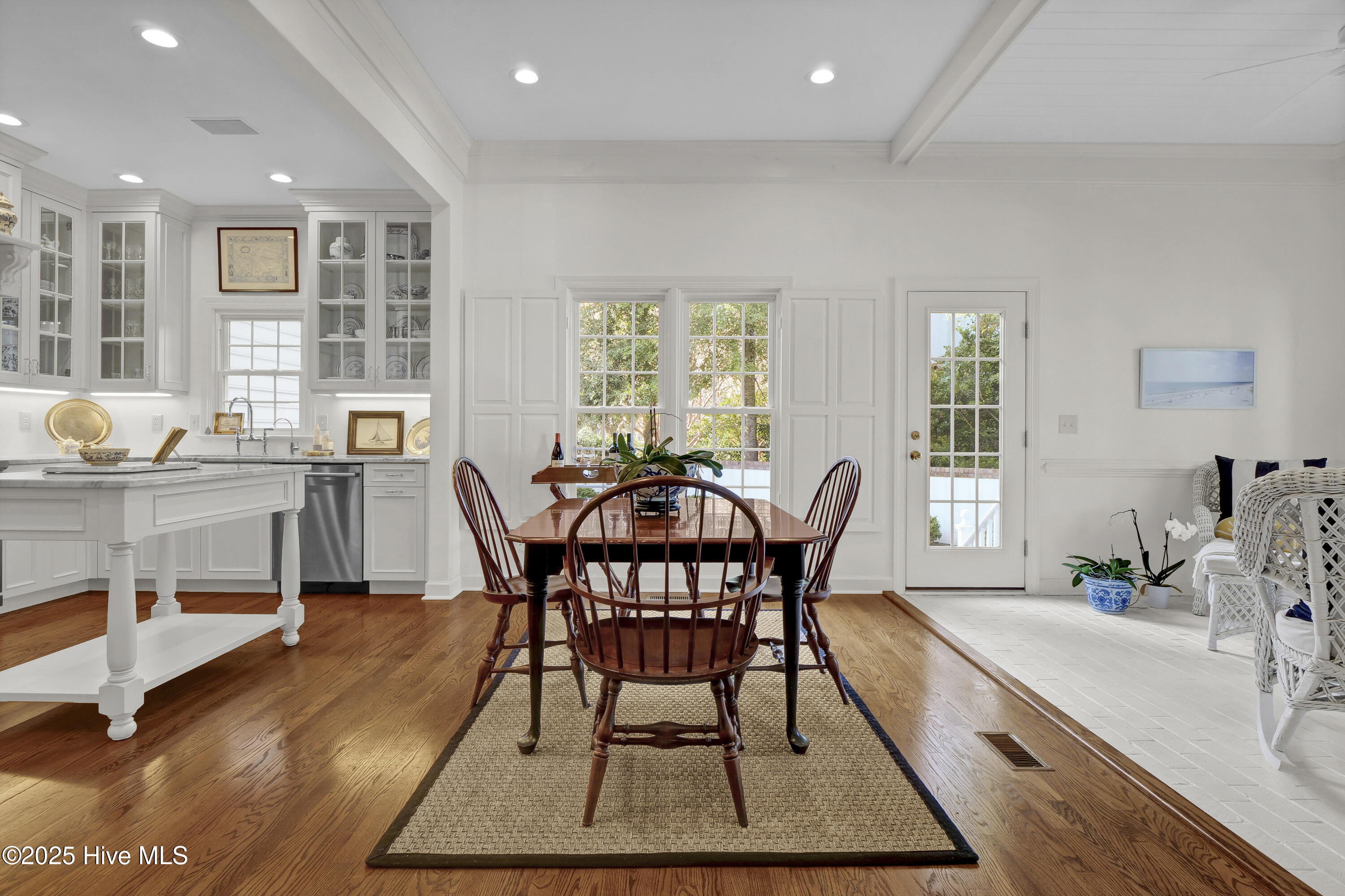 100541341 | Photo 21