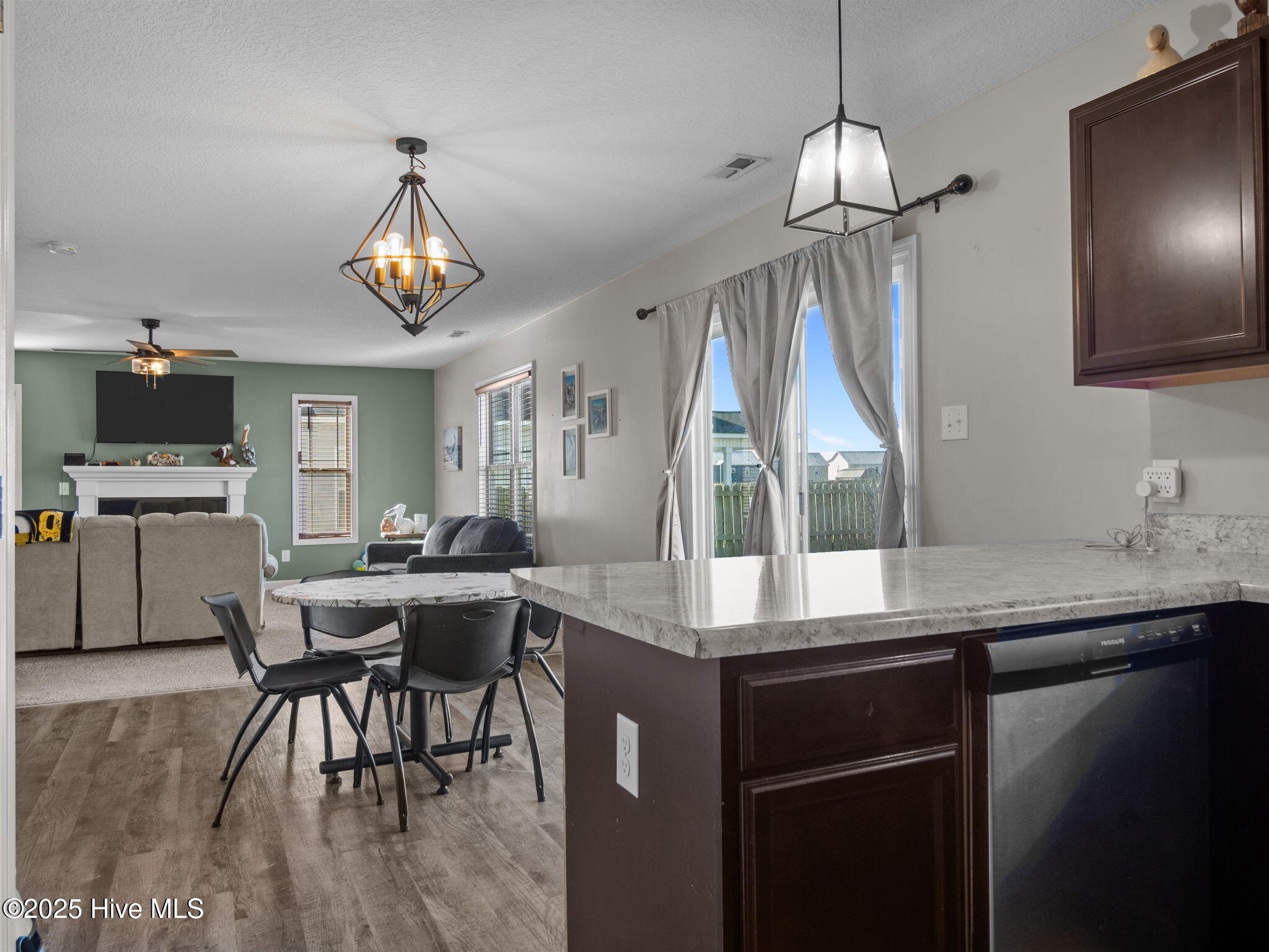 100541935 | Photo 15