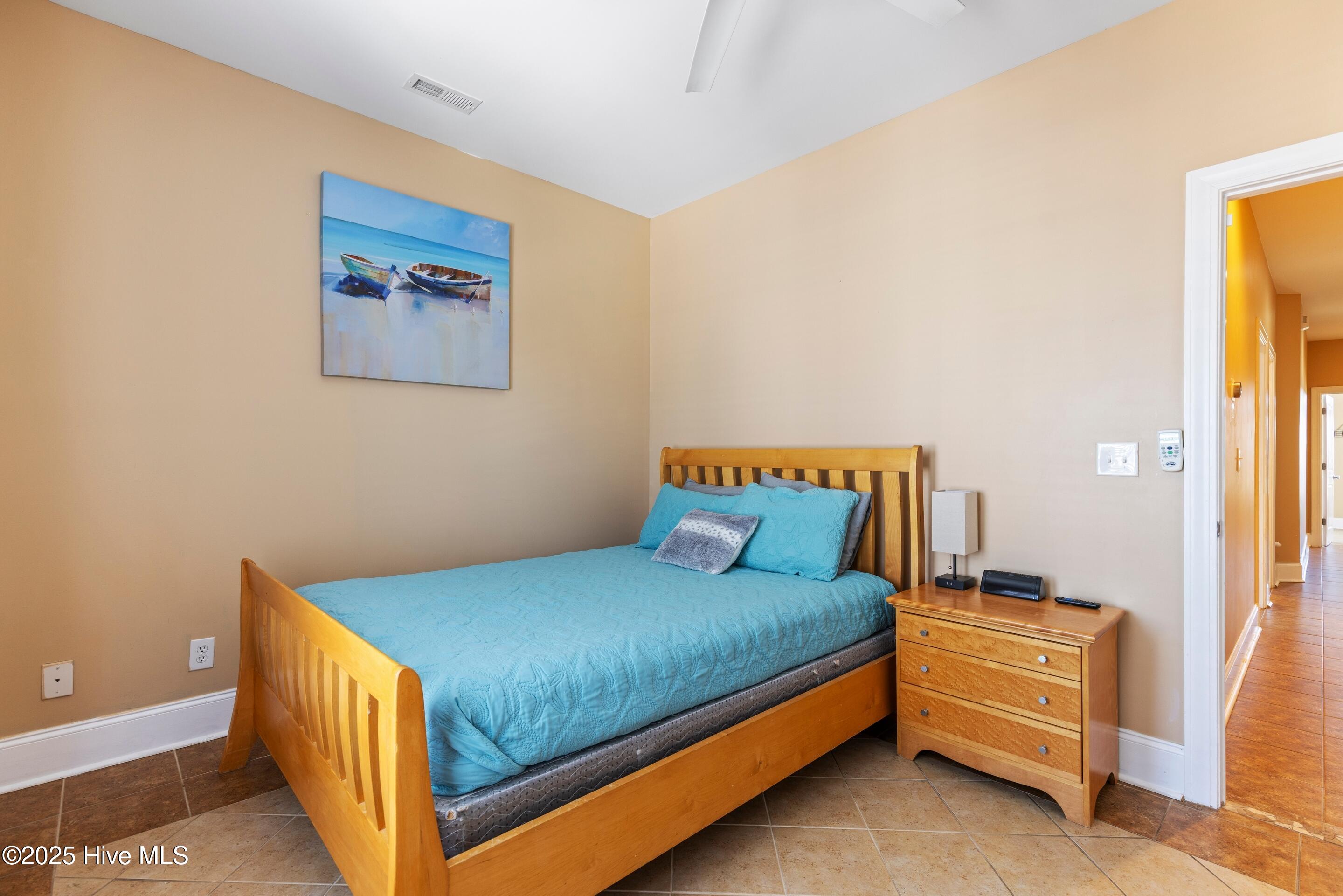 100546676 | Photo 40