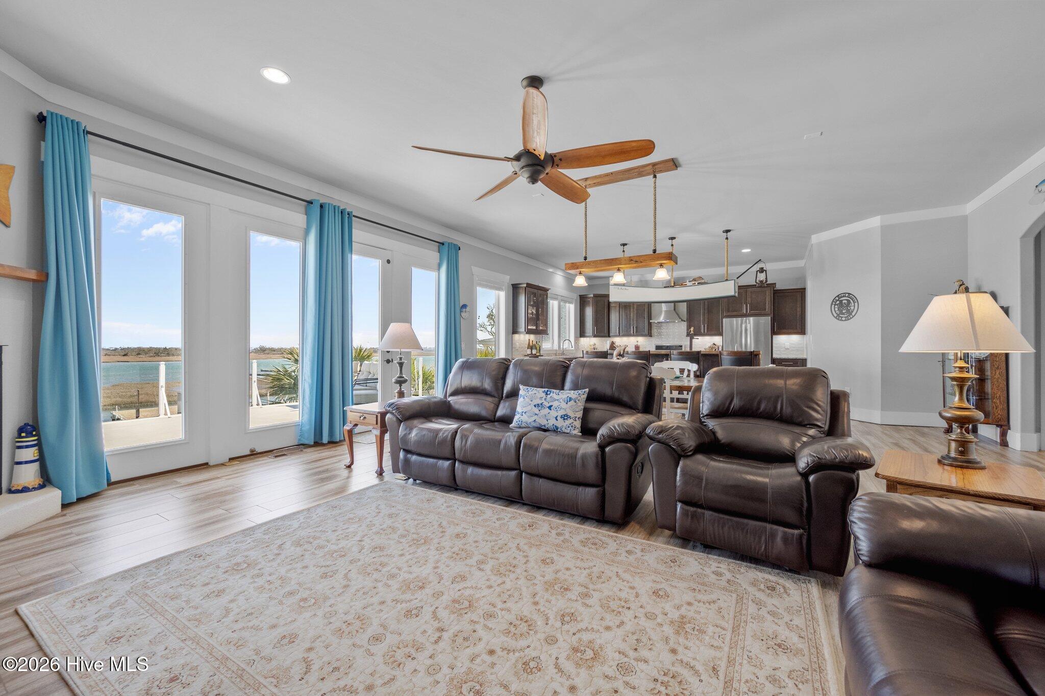 100549551 | Photo 21