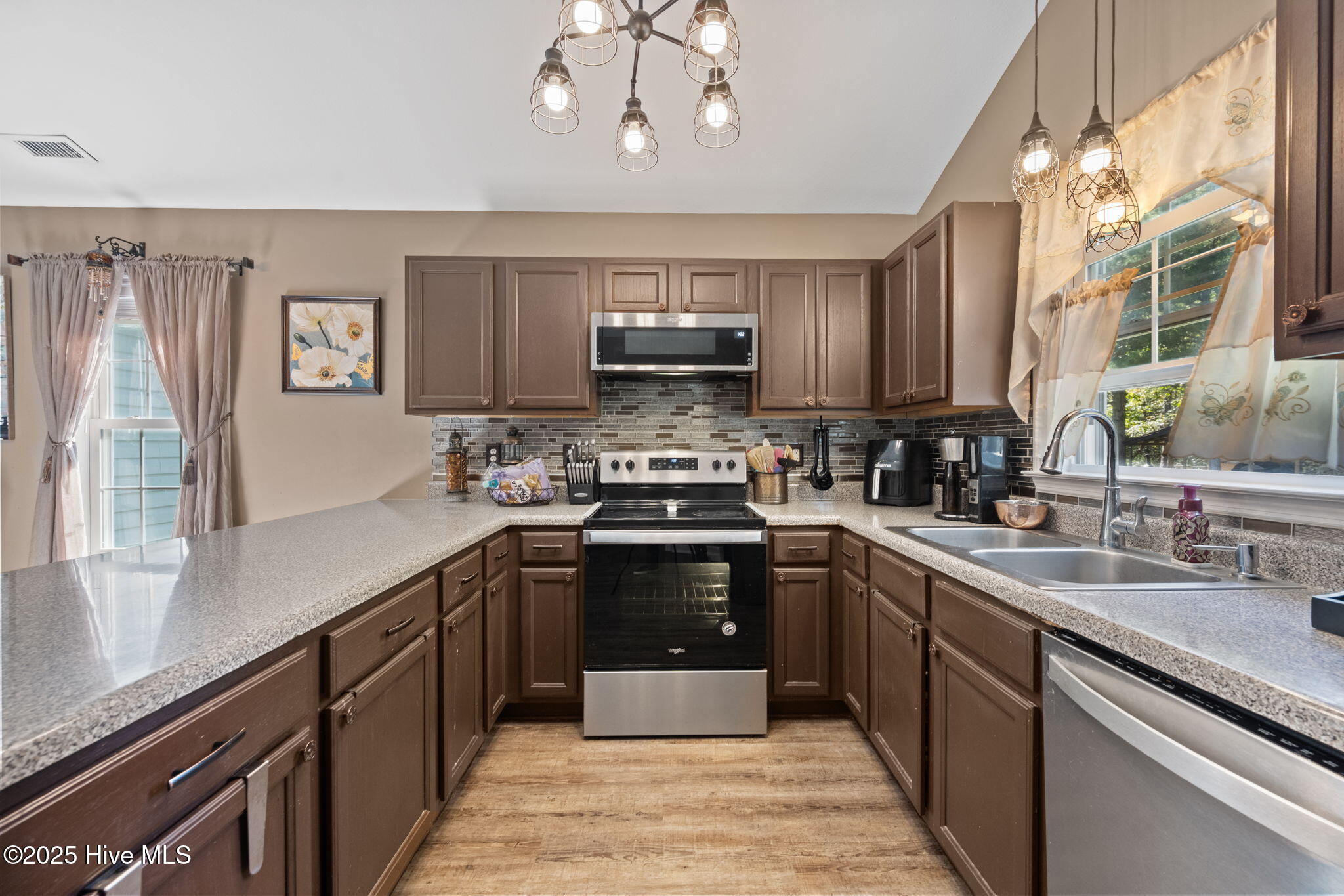 122 Live Oak Drive, Jacksonville, NC 28540 – photo 4: Kitchen