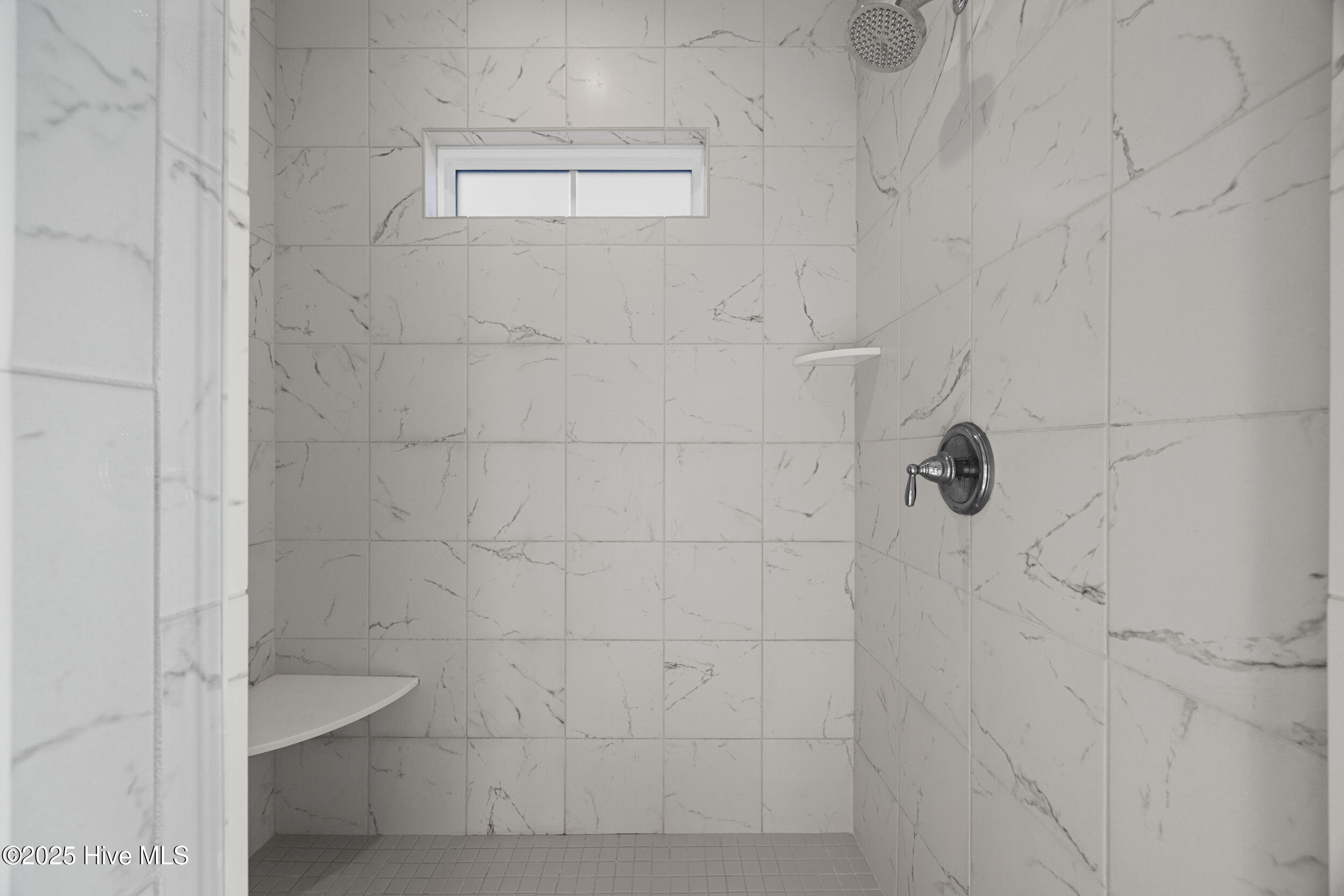 100545820 | Photo 19