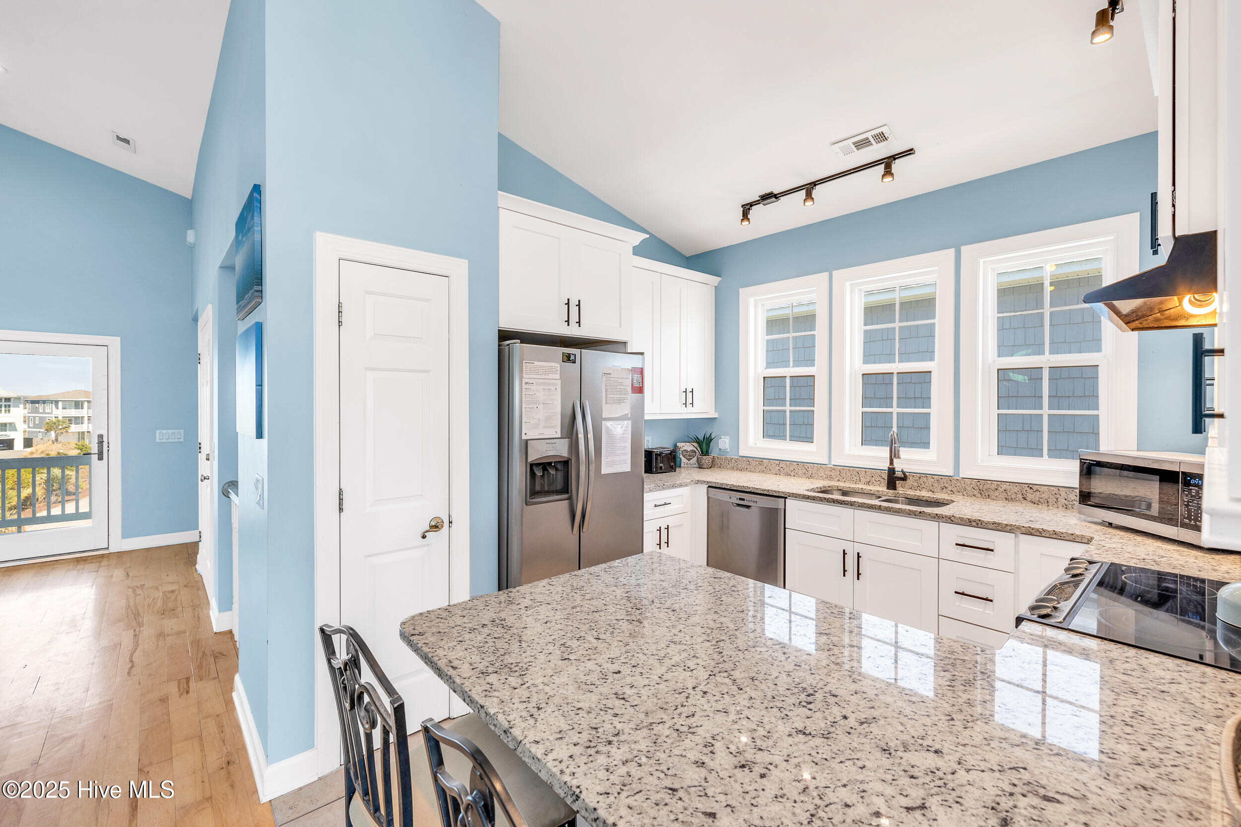 100500565 | Photo 15