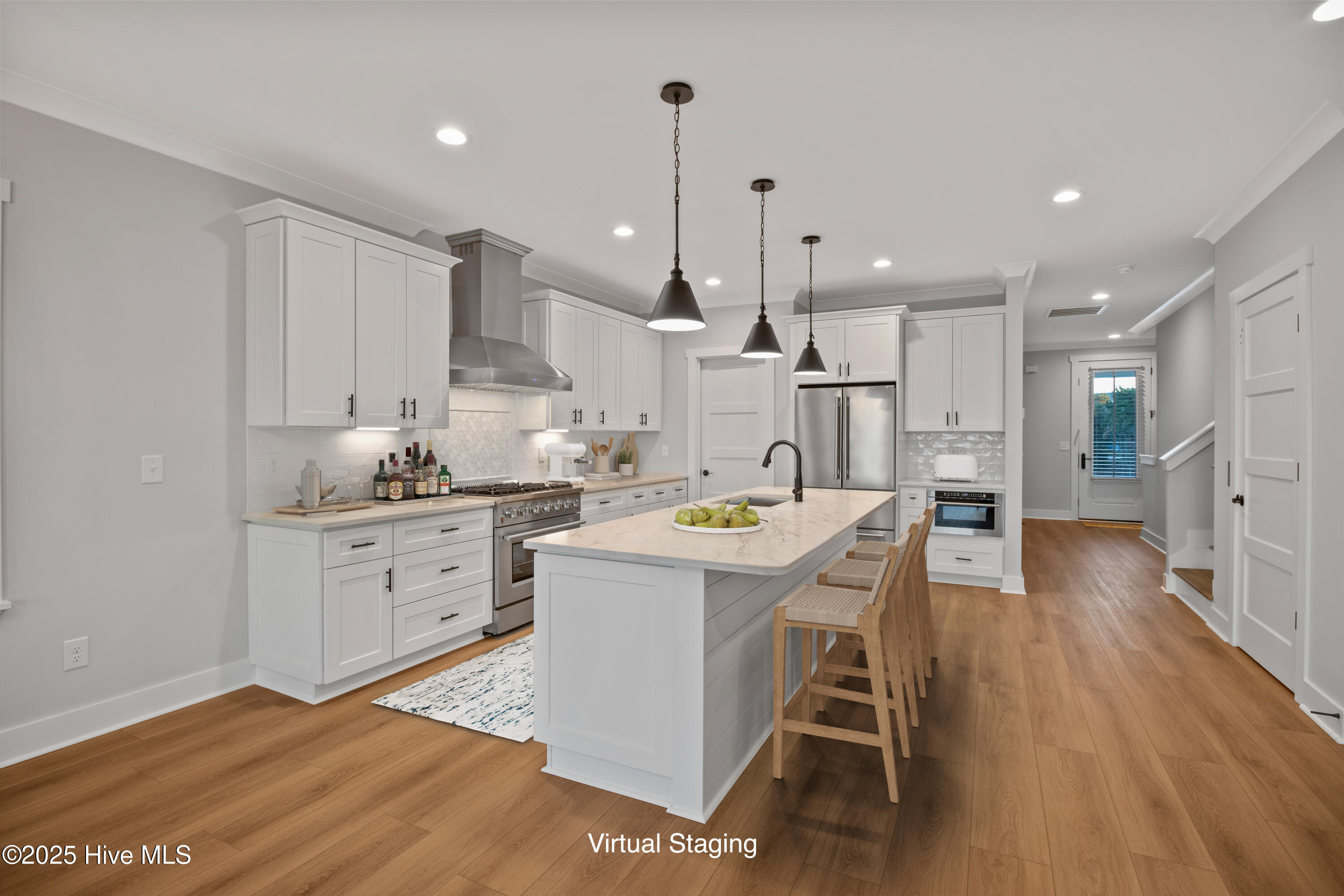 100545973 | Photo 48