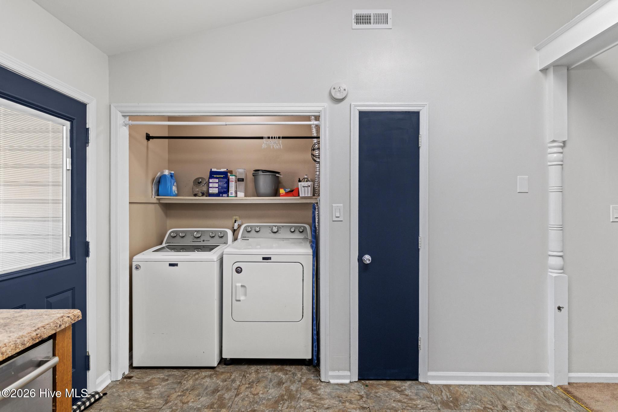 100558946 | Photo 17