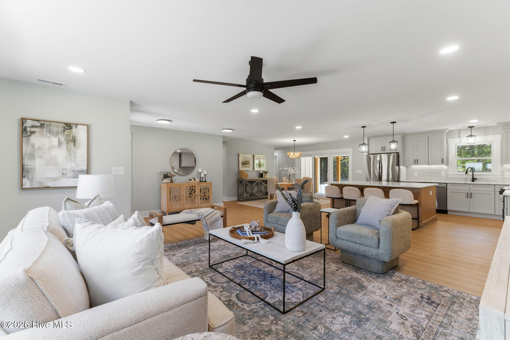 100569769 | Photo 14