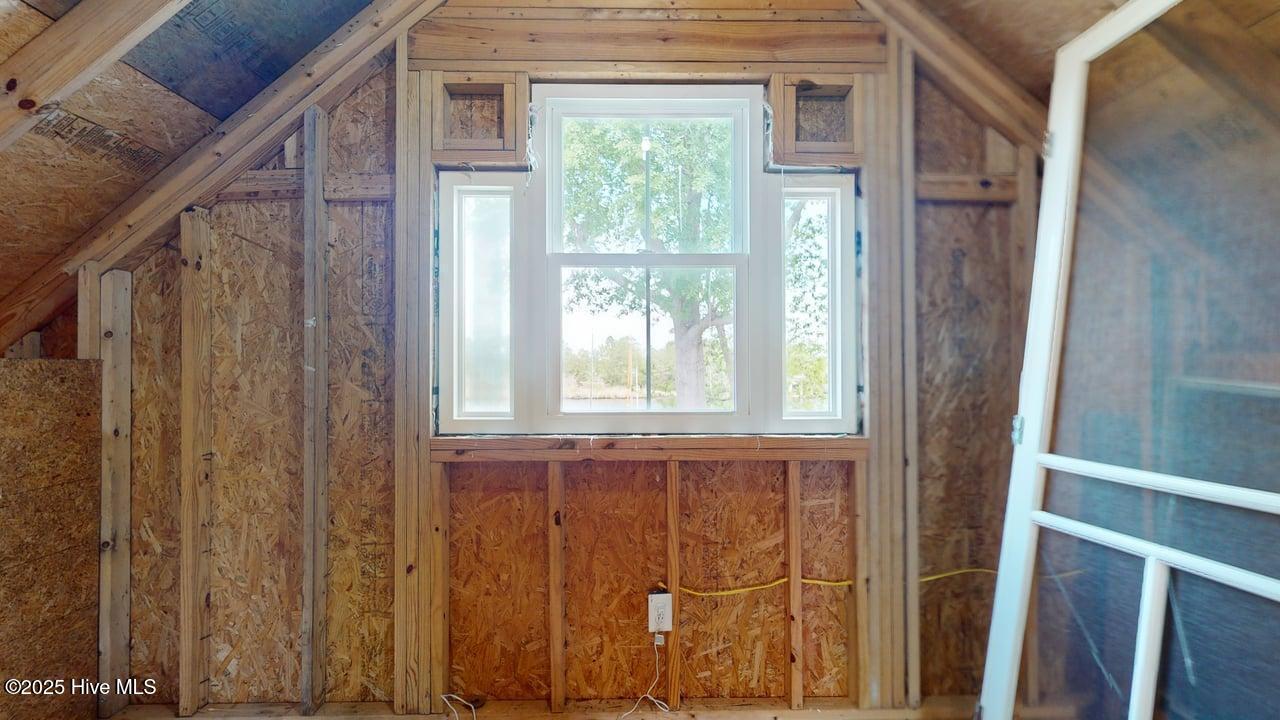 100502870 | Photo 55