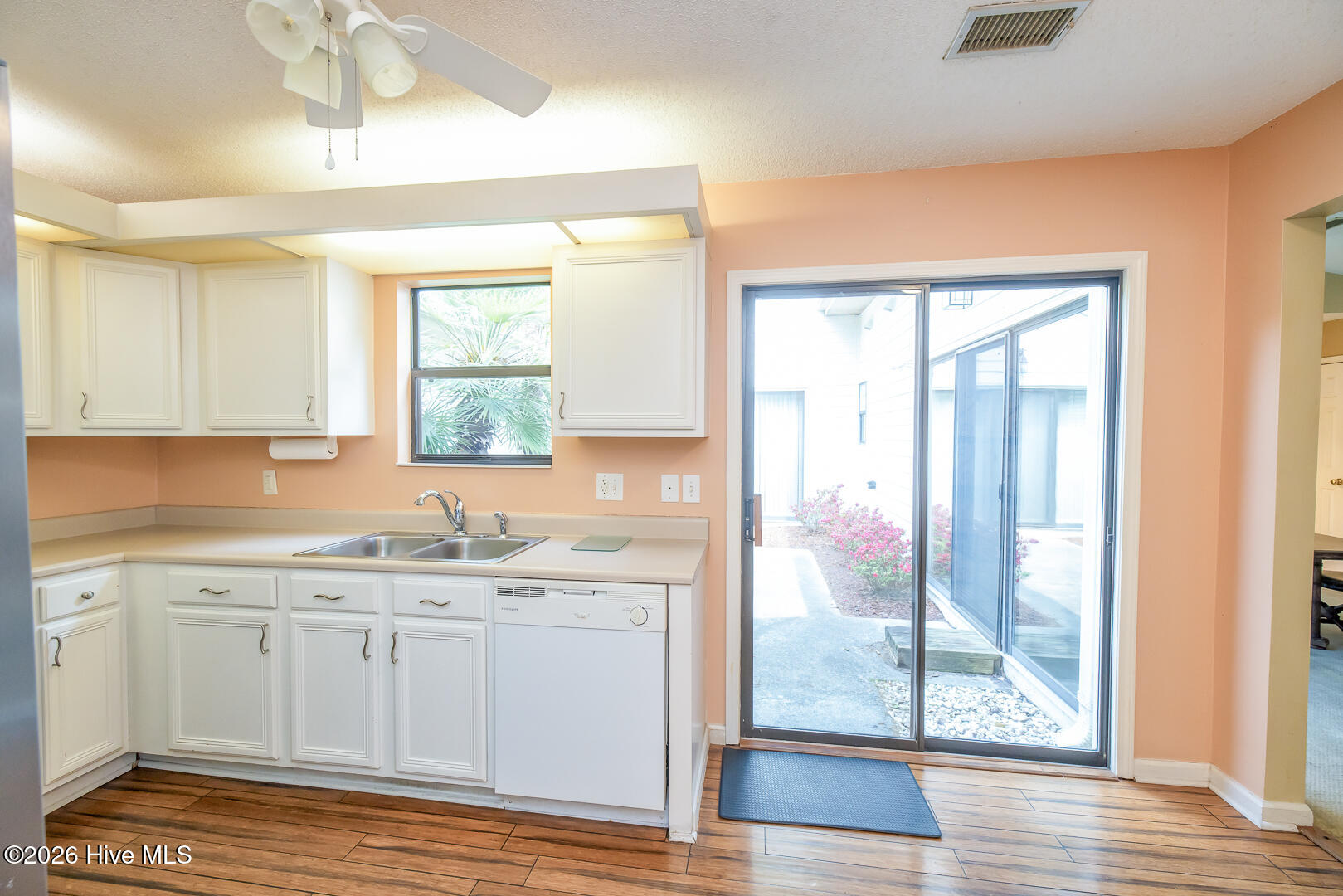 100567936 | Photo 13