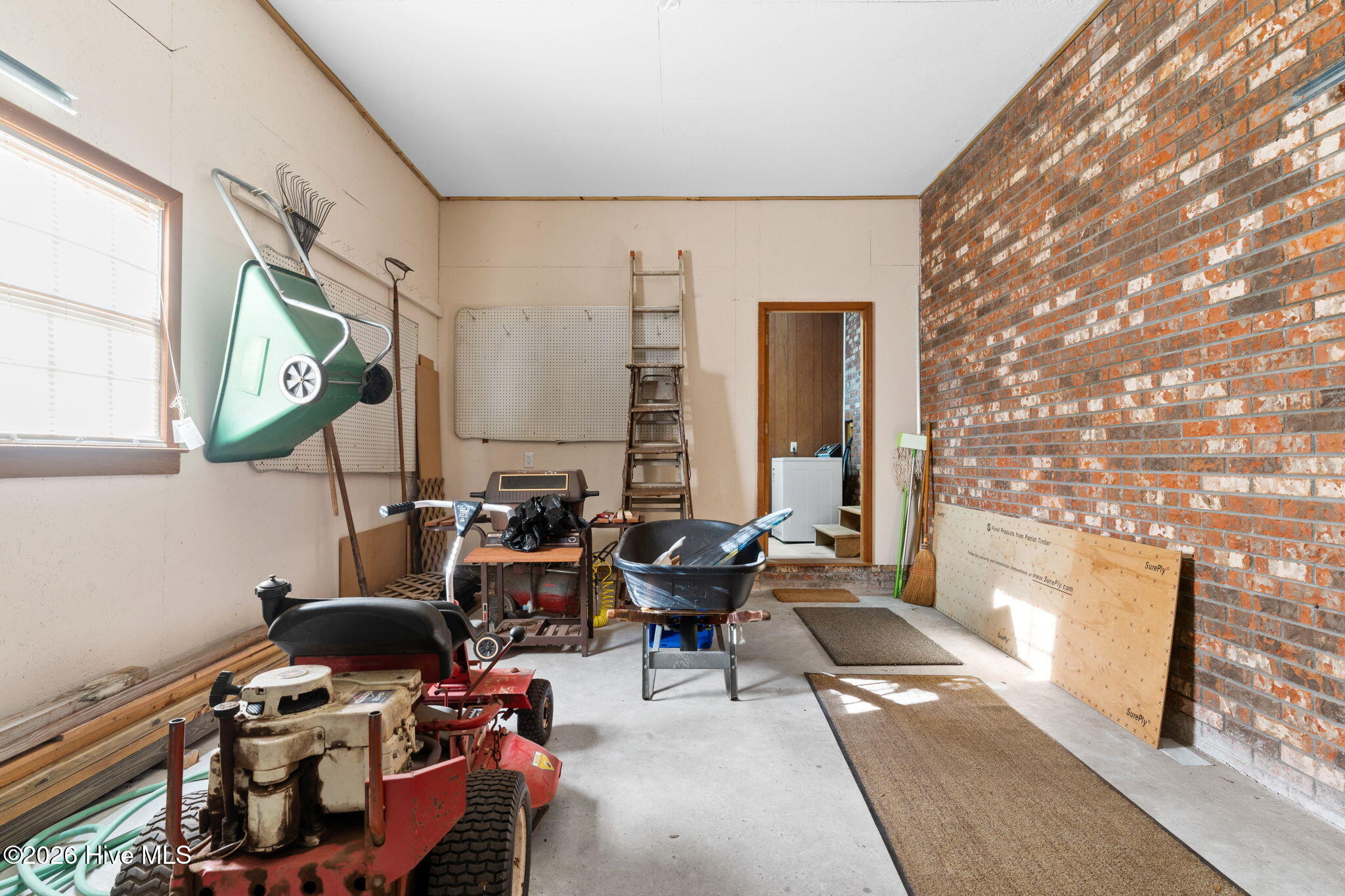 100551334 | Photo 38