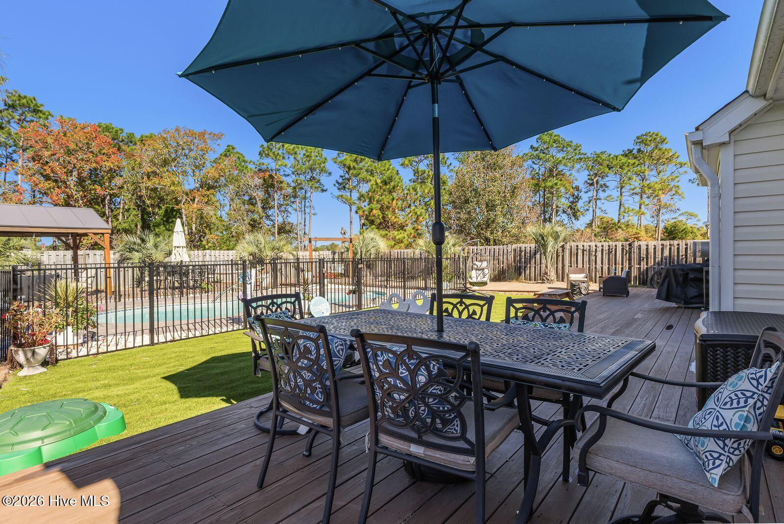 100548177 | Photo 30