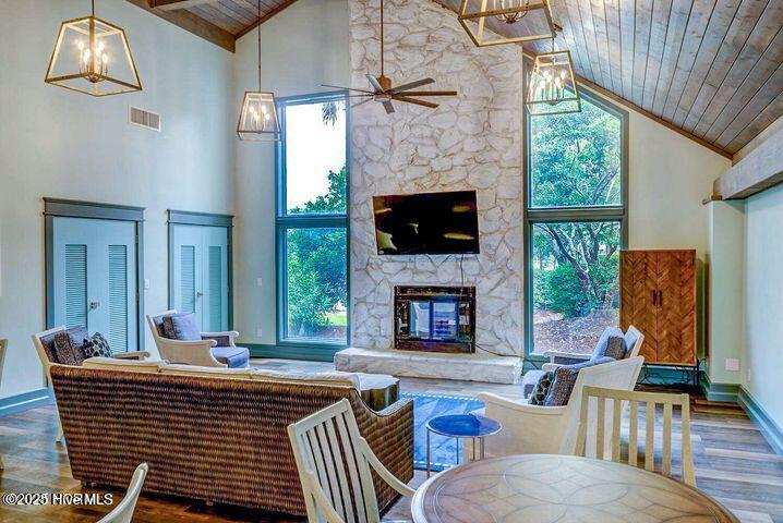 100570549 | Photo 61