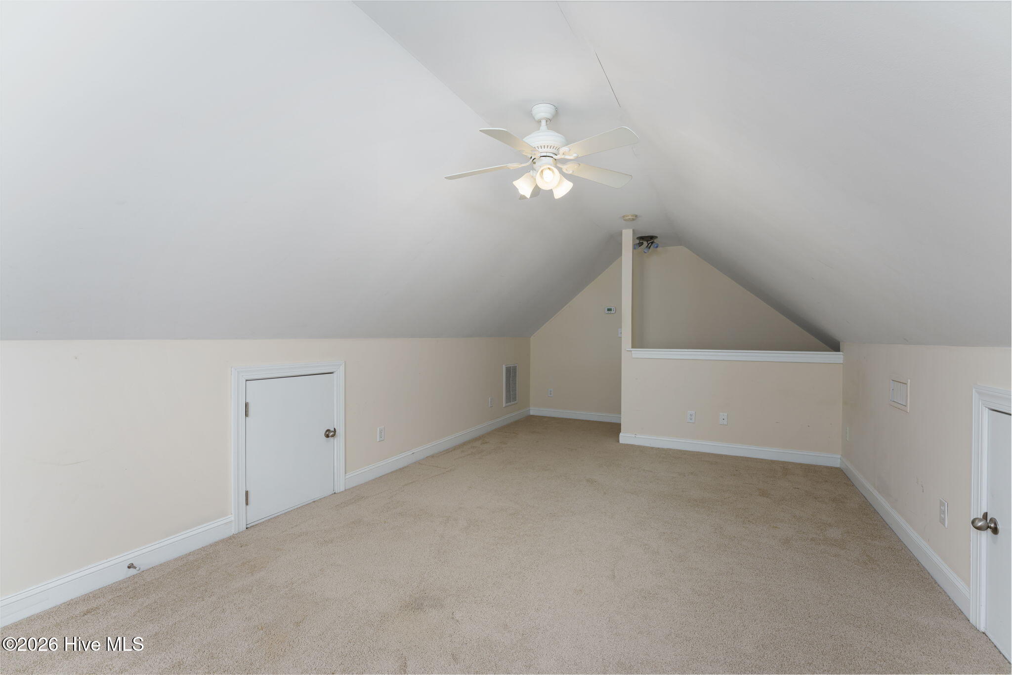 100564241 | Photo 32