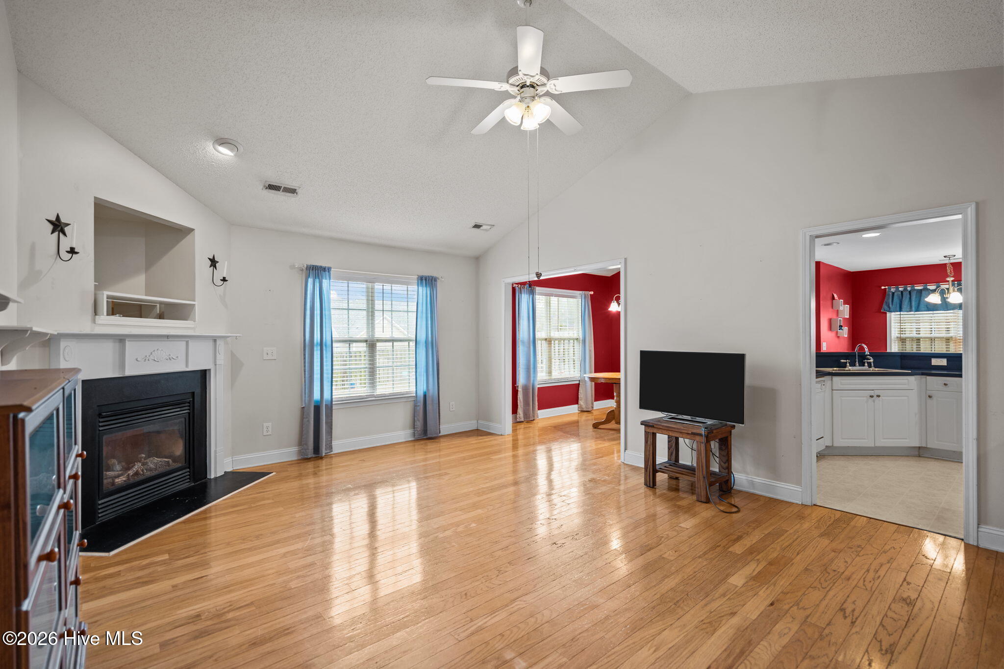 100552378 | Photo 16