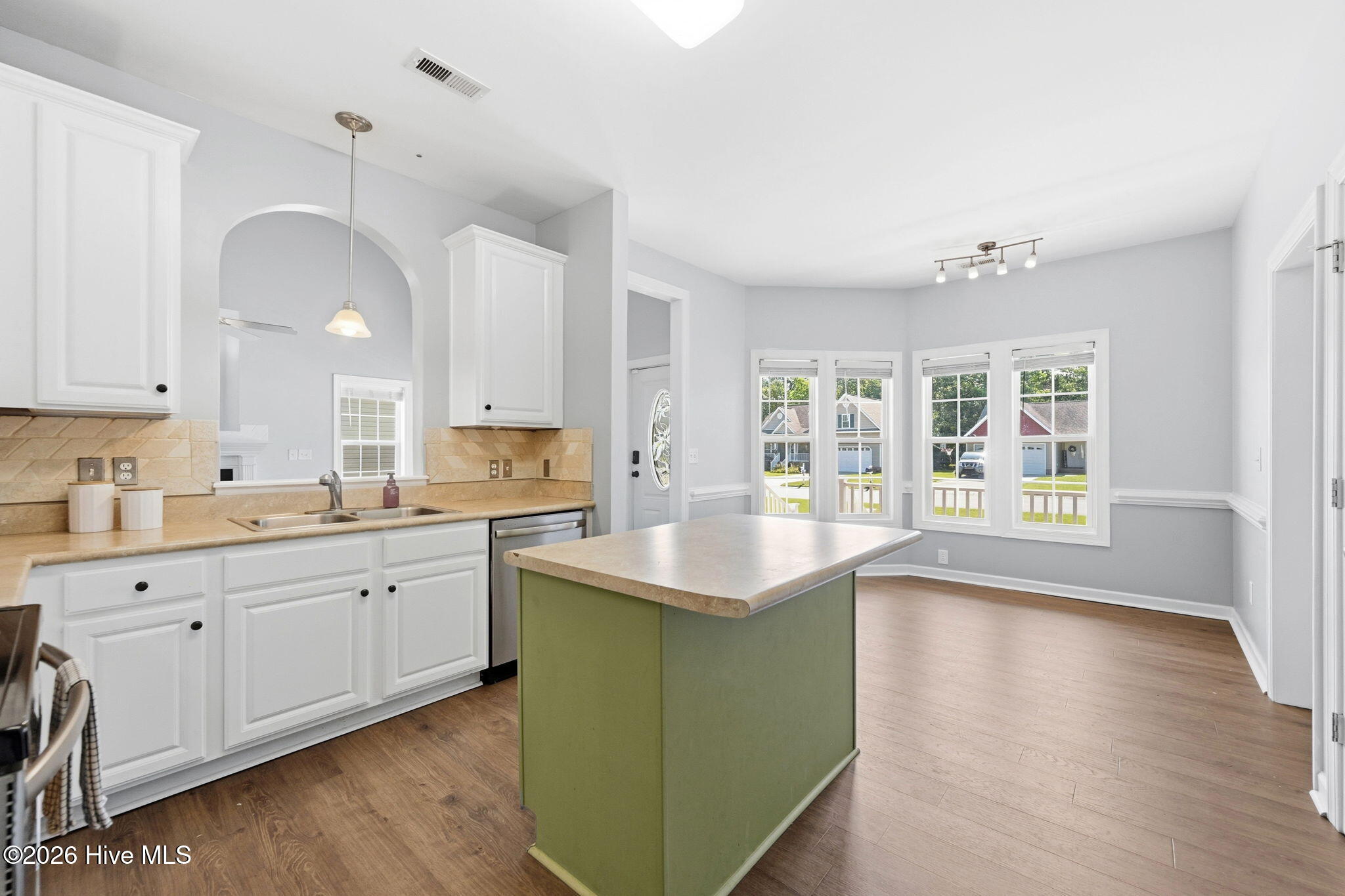 204 Wedgefield Circle,Maple Hill
