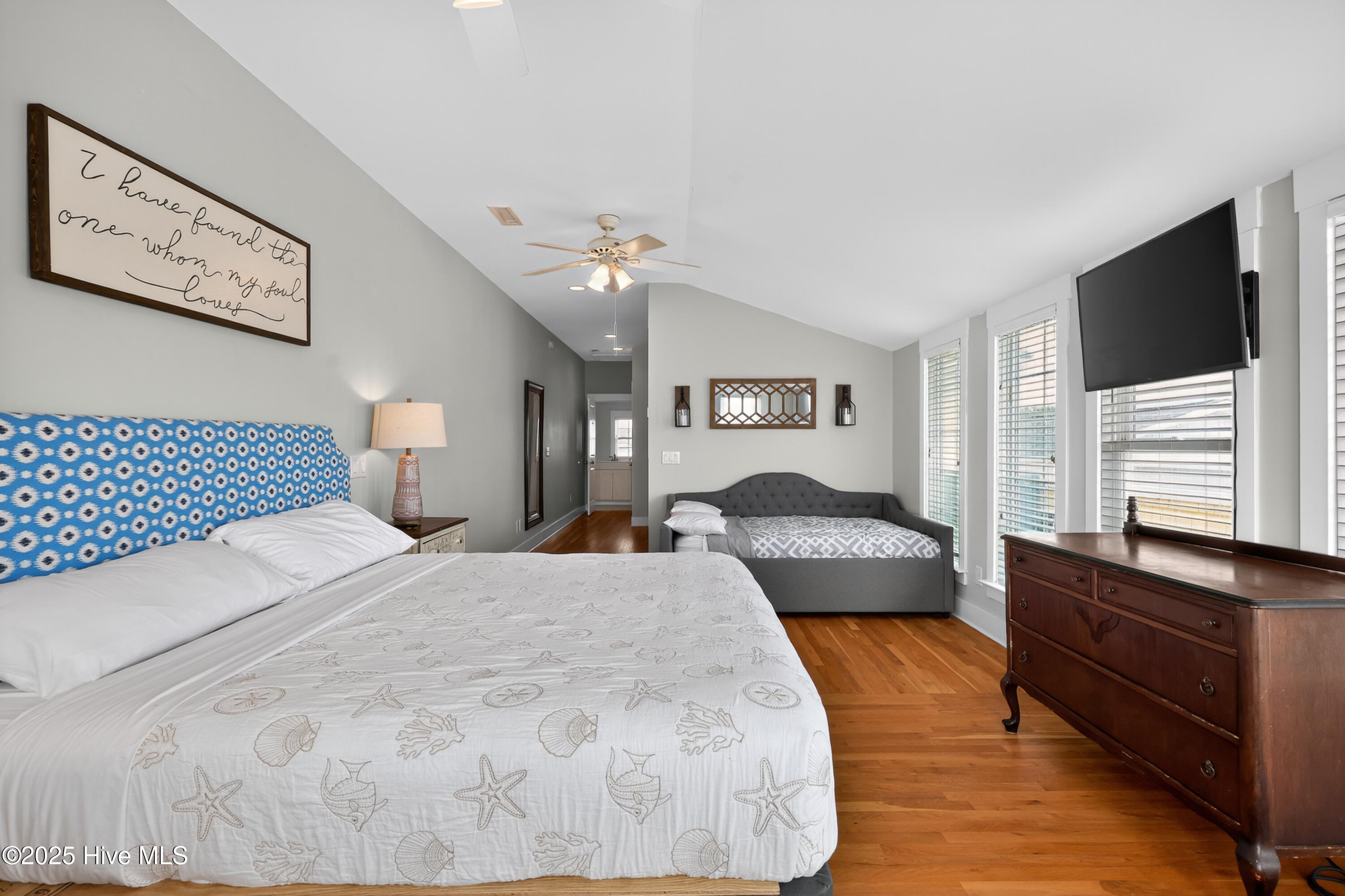 100525482 | Photo 52