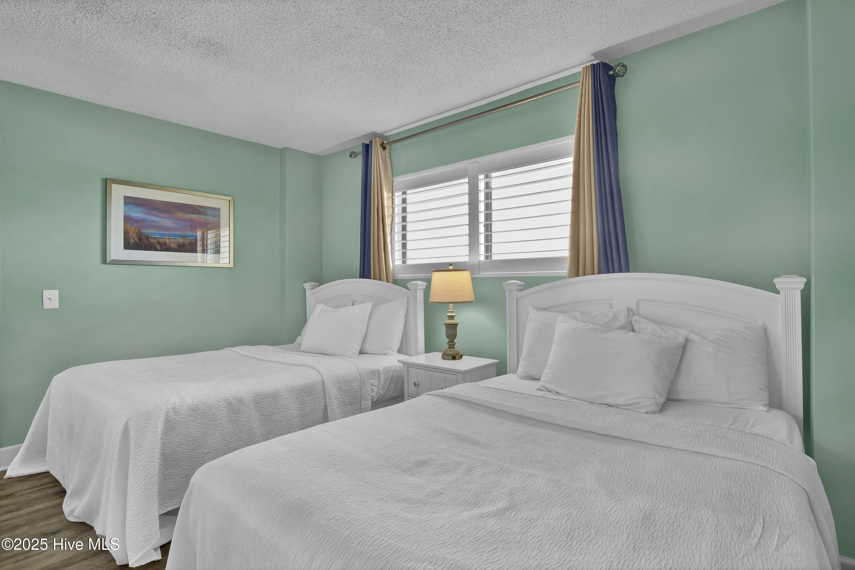 100530116 | Photo 16