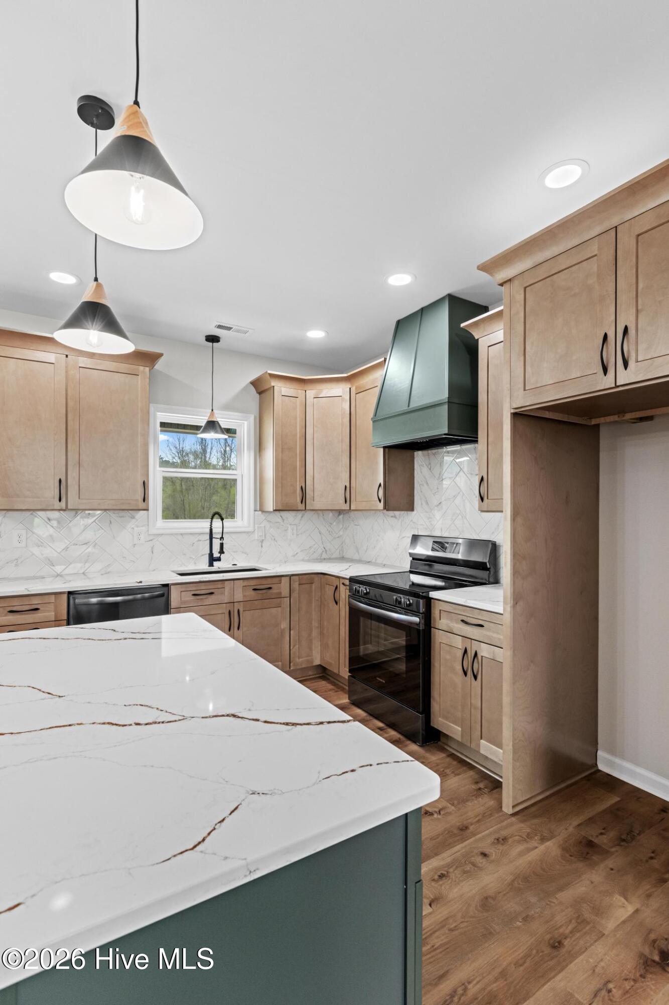 100515007 | Photo 10