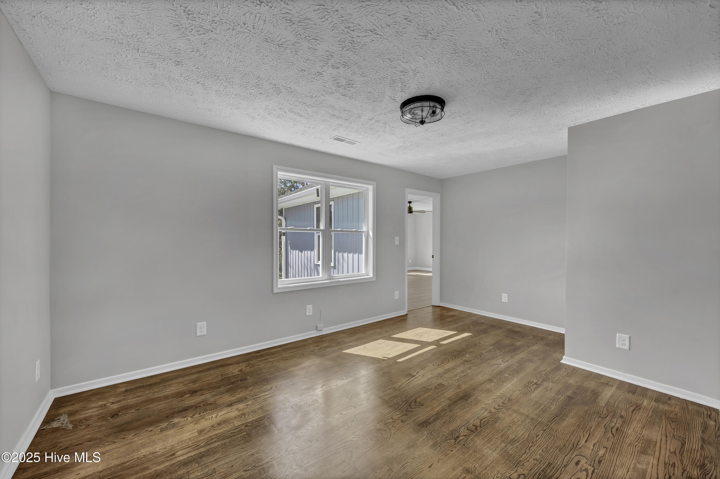 100537588 | Photo 17