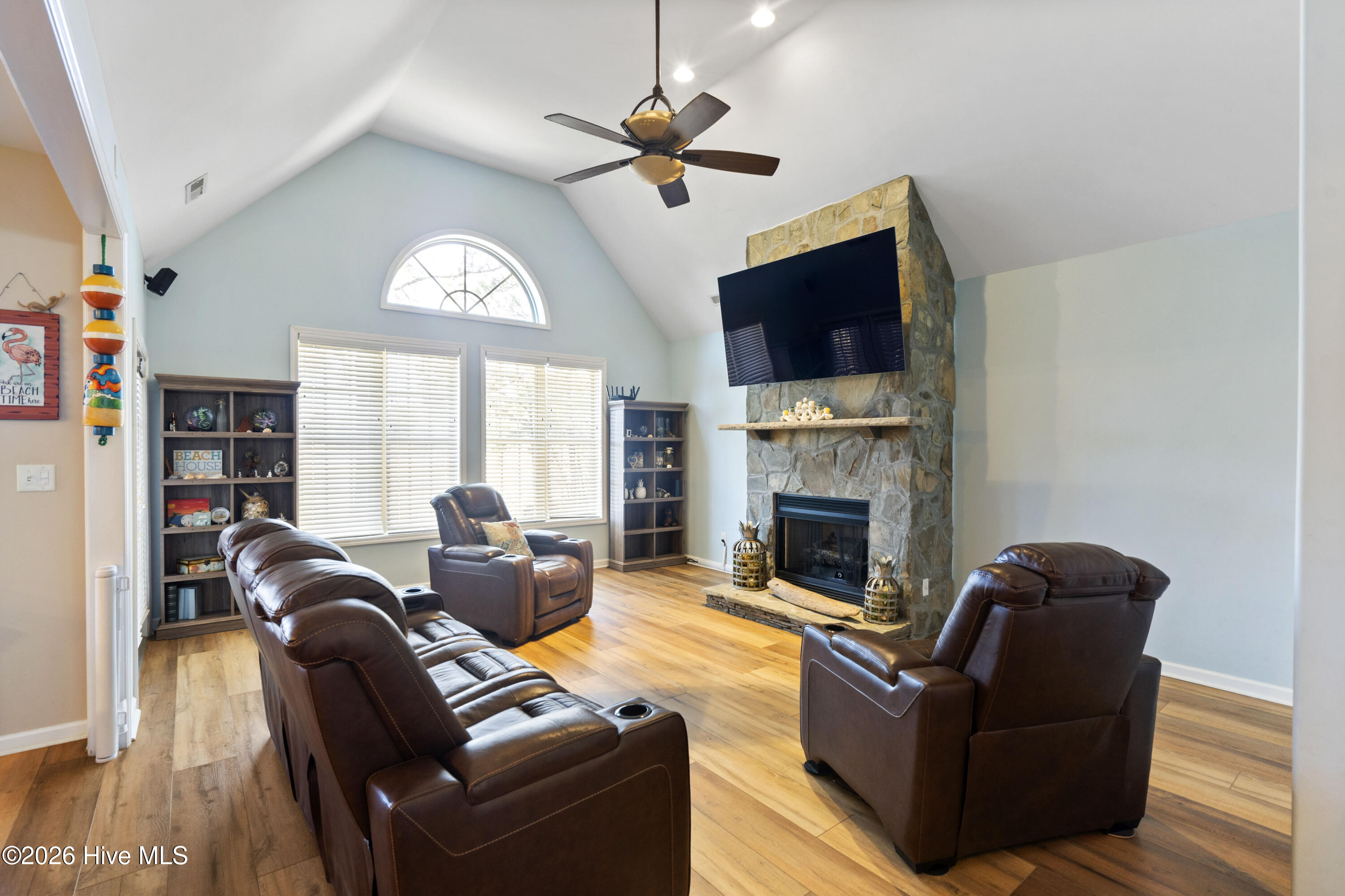 100554284 | Photo 19