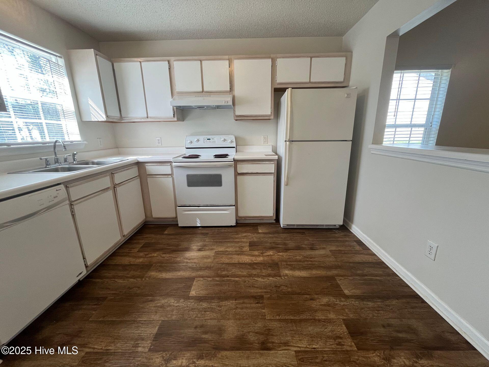 100569102 | Photo 15