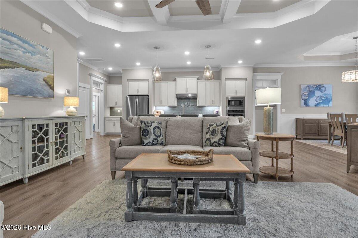 100558709 | Photo 18