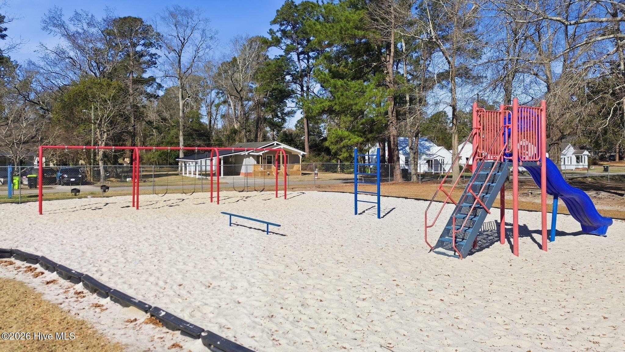 100557013 | Photo 44