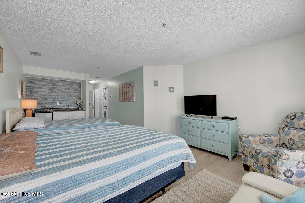 100569395 | Photo 19