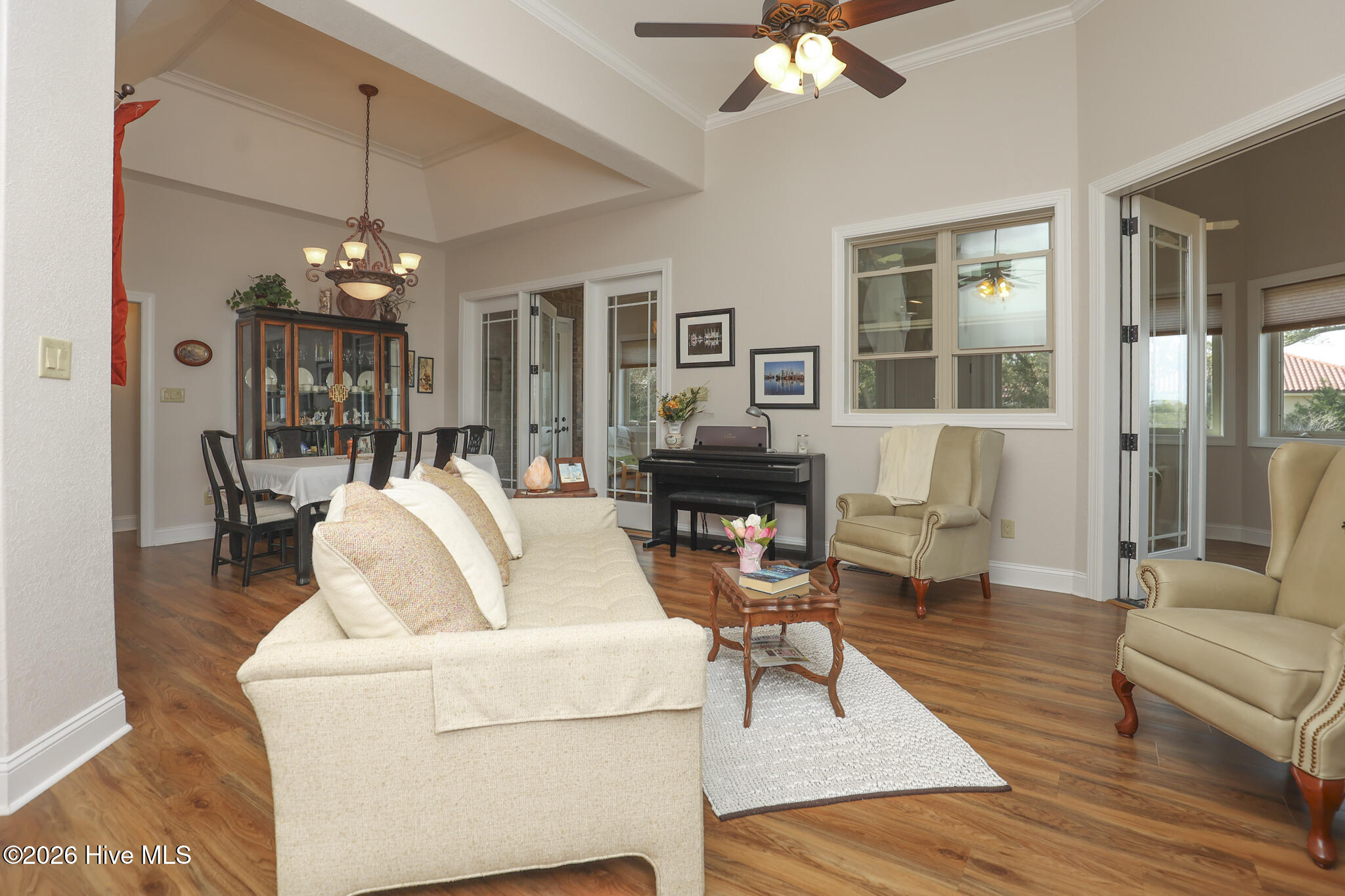 100564942 | Photo 113