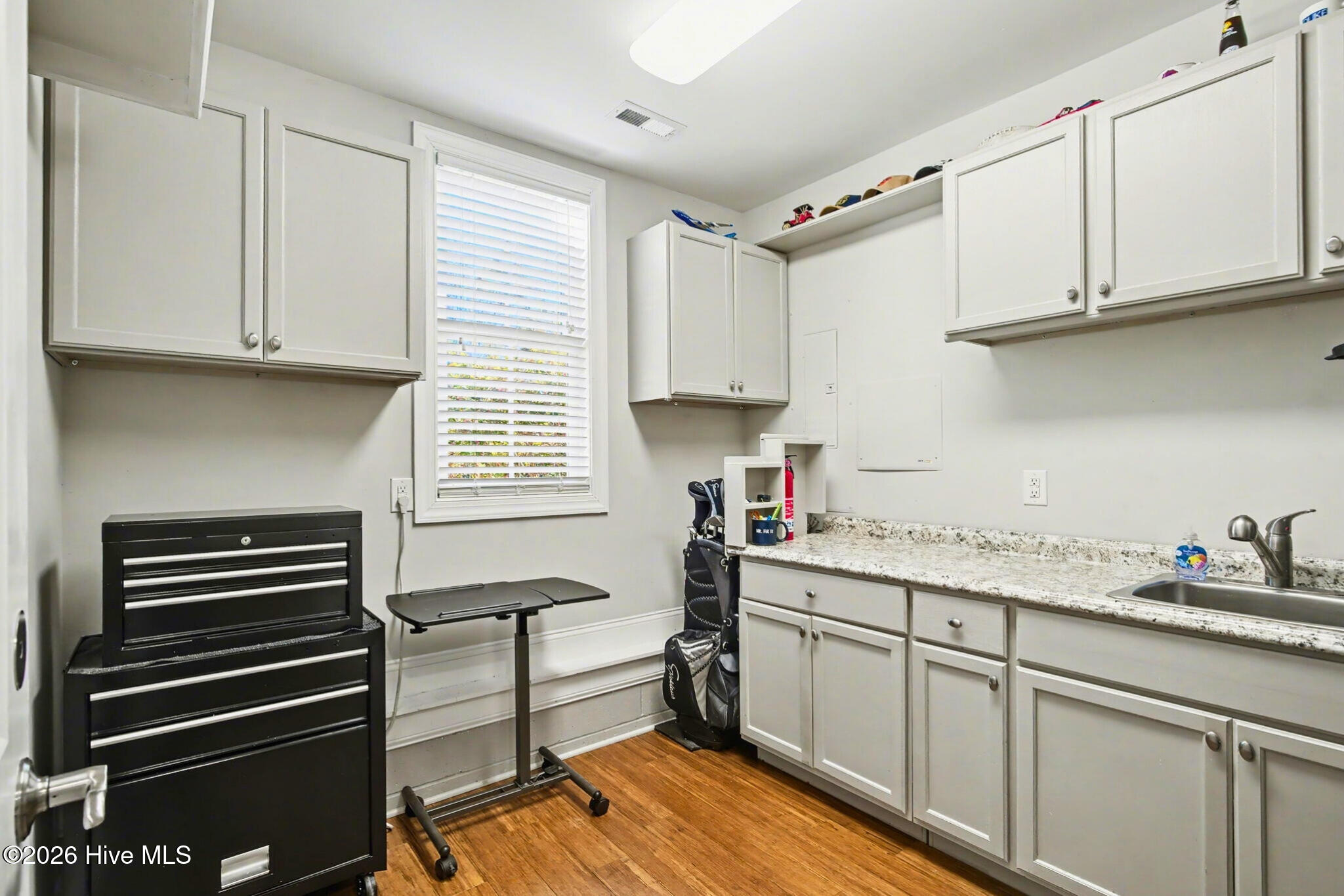 100549590 | Photo 41