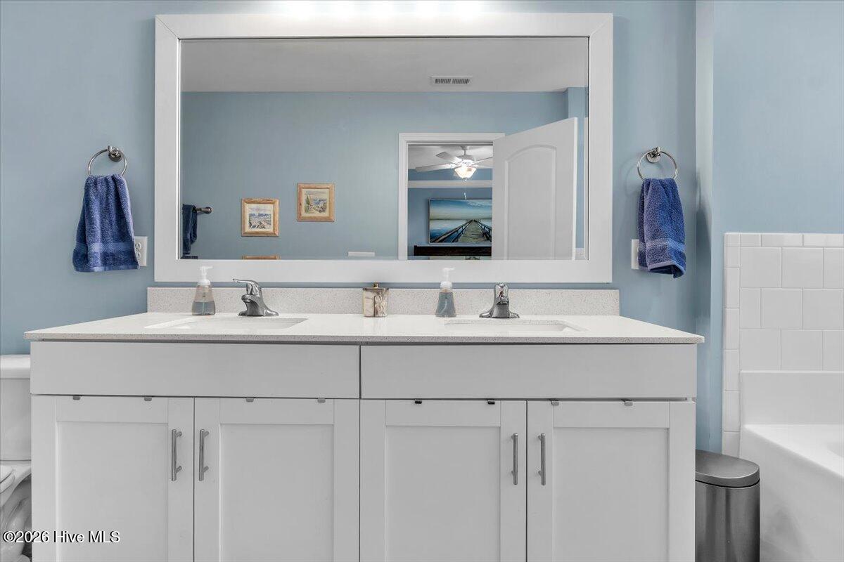 100558100 | Photo 42