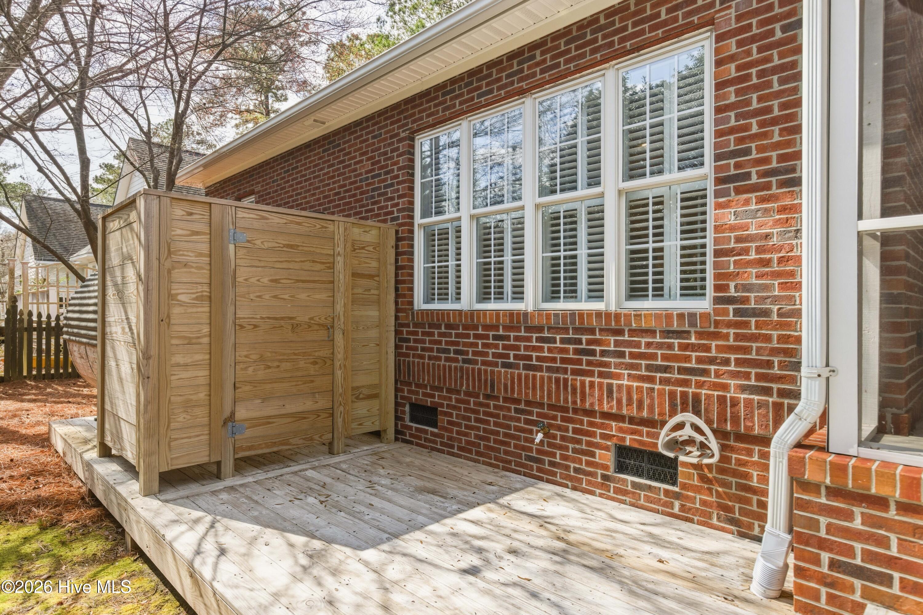 100560916 | Photo 74