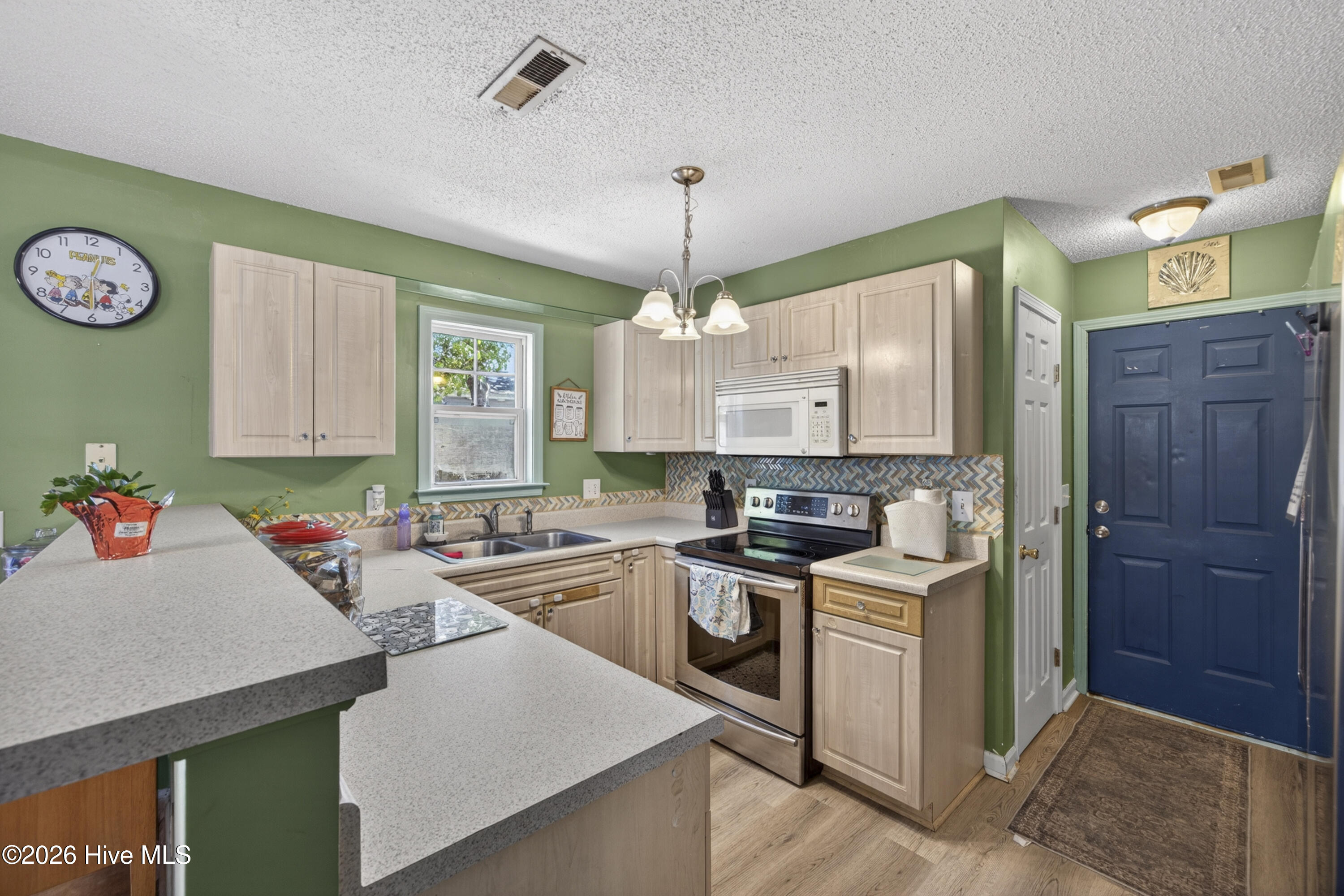 100567441 | Photo 34