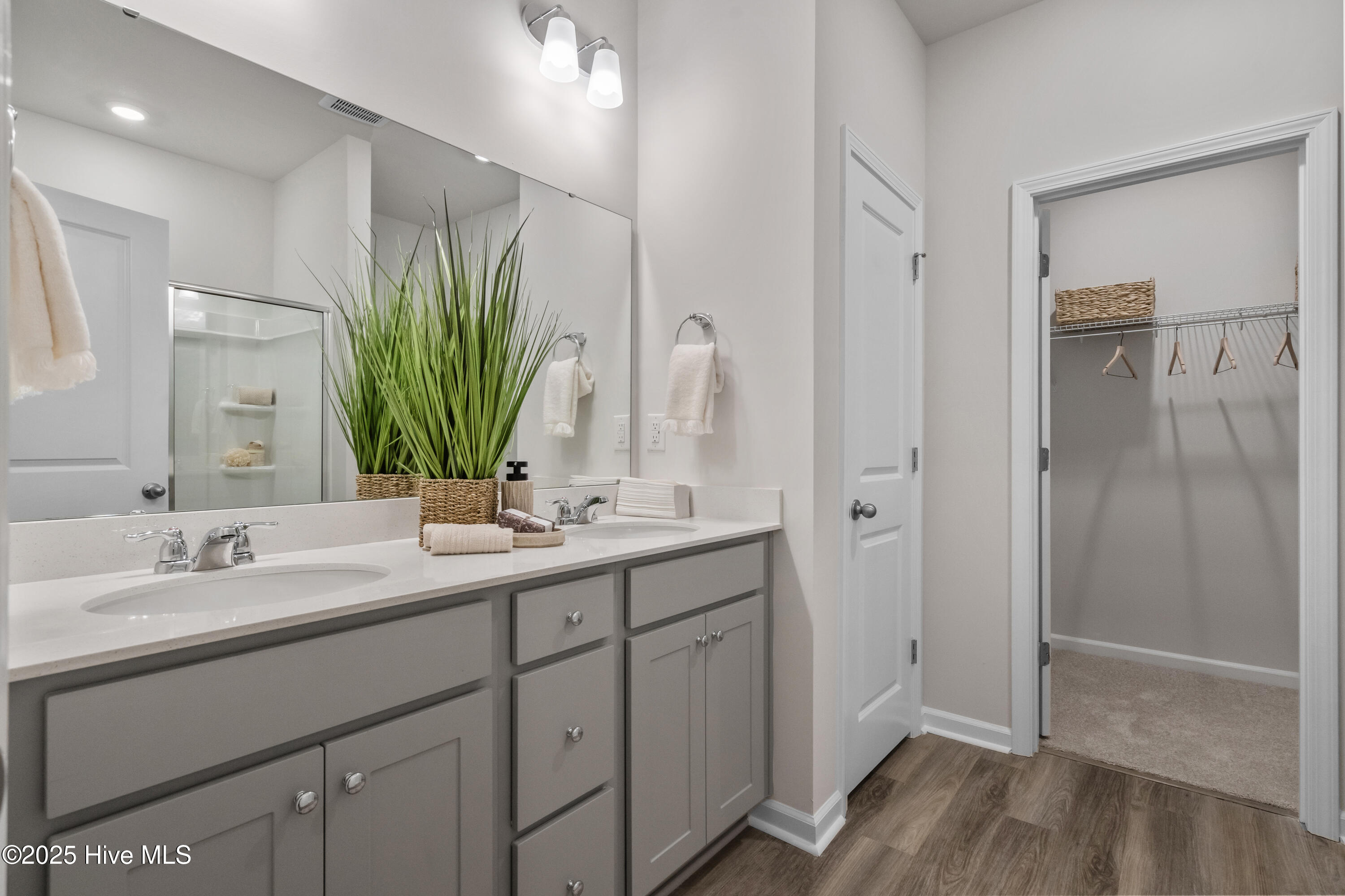 100559882 | Photo 18