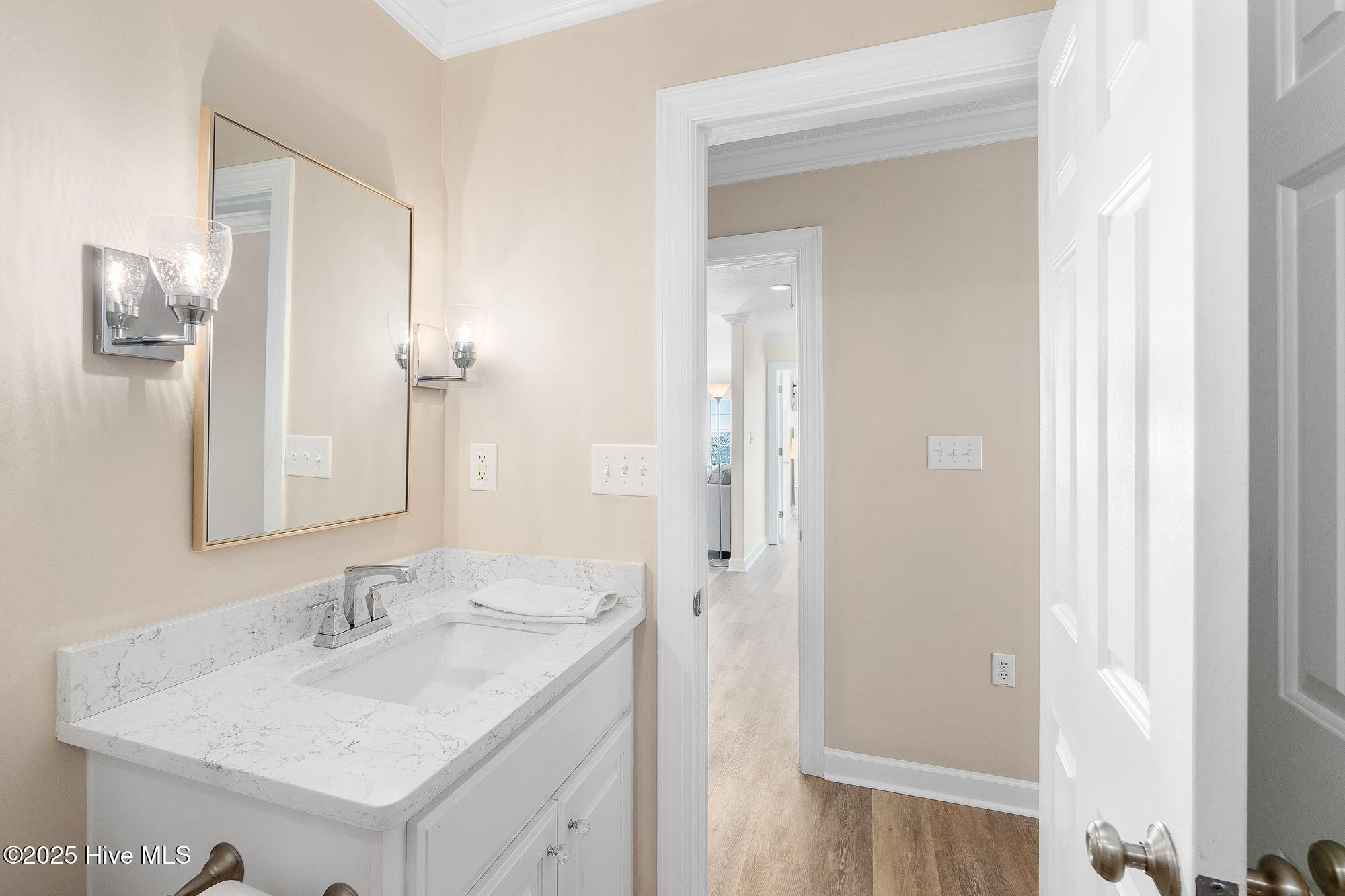 100544020 | Photo 26