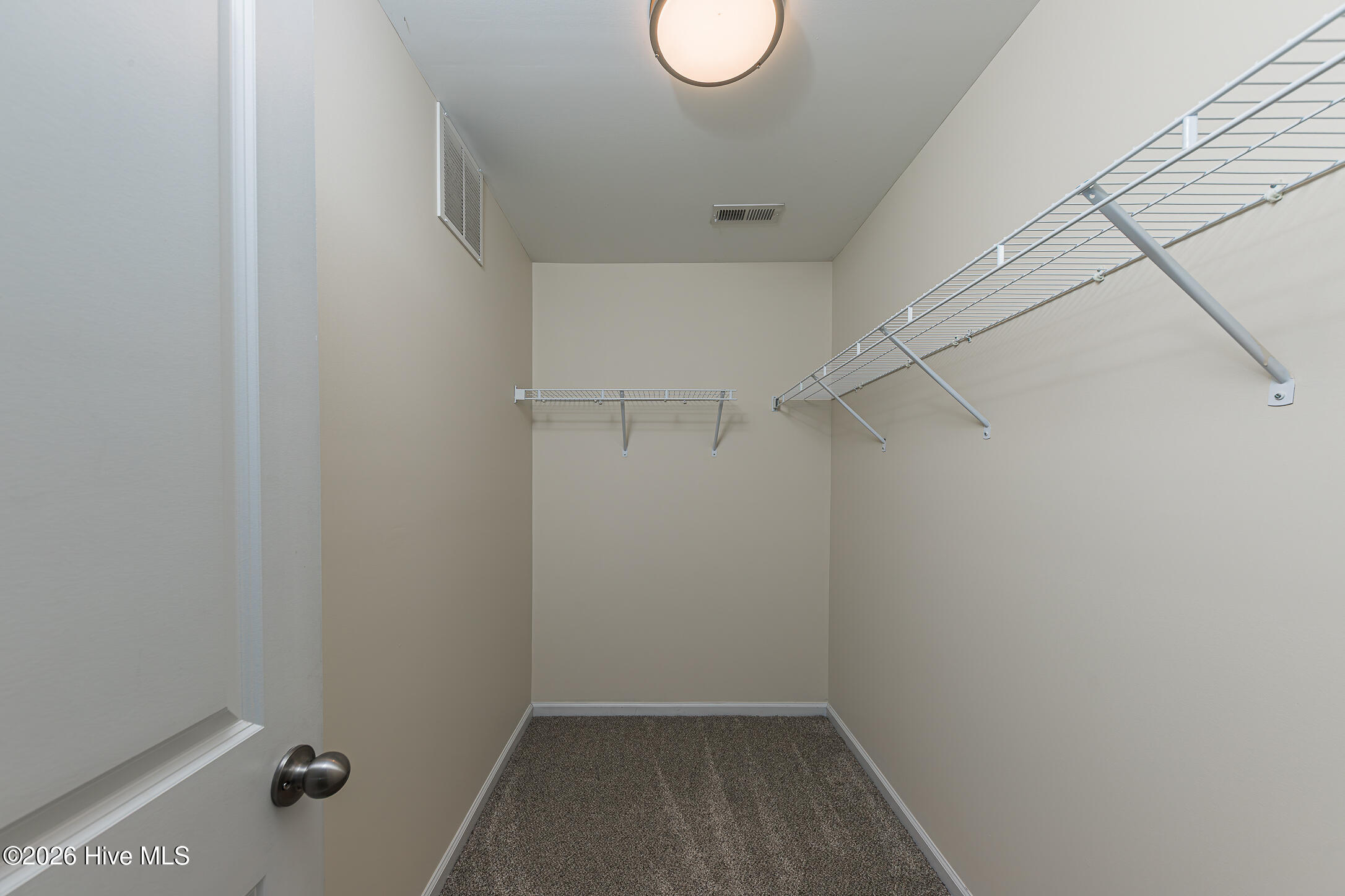 100562651 | Photo 26