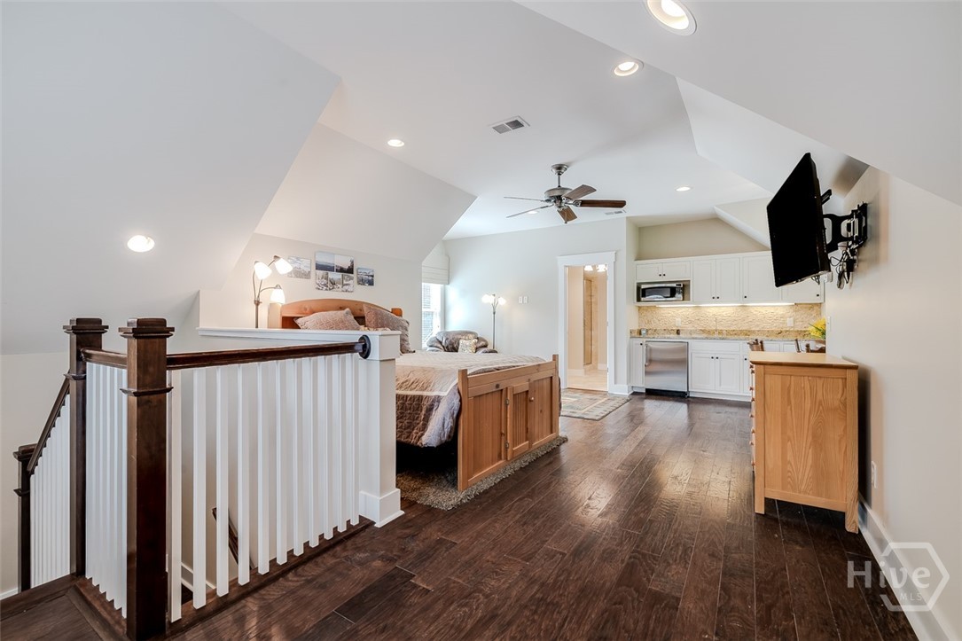 Garage FROG - the perfect guest suite!