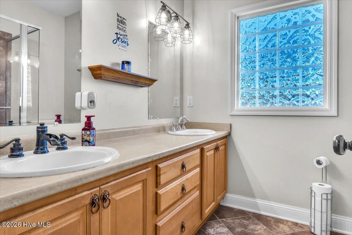 100561788 | Photo 51