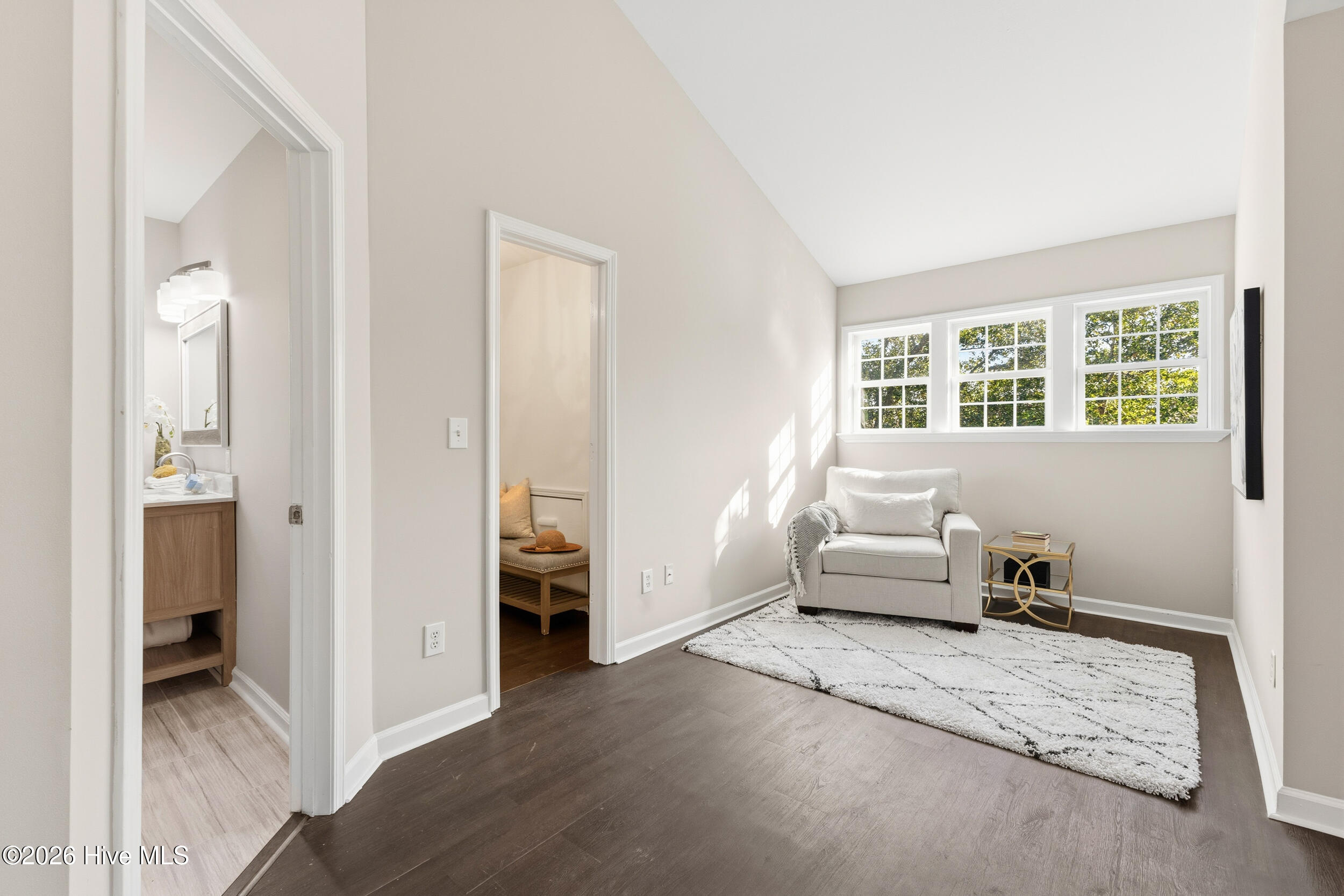 100548014 | Photo 18