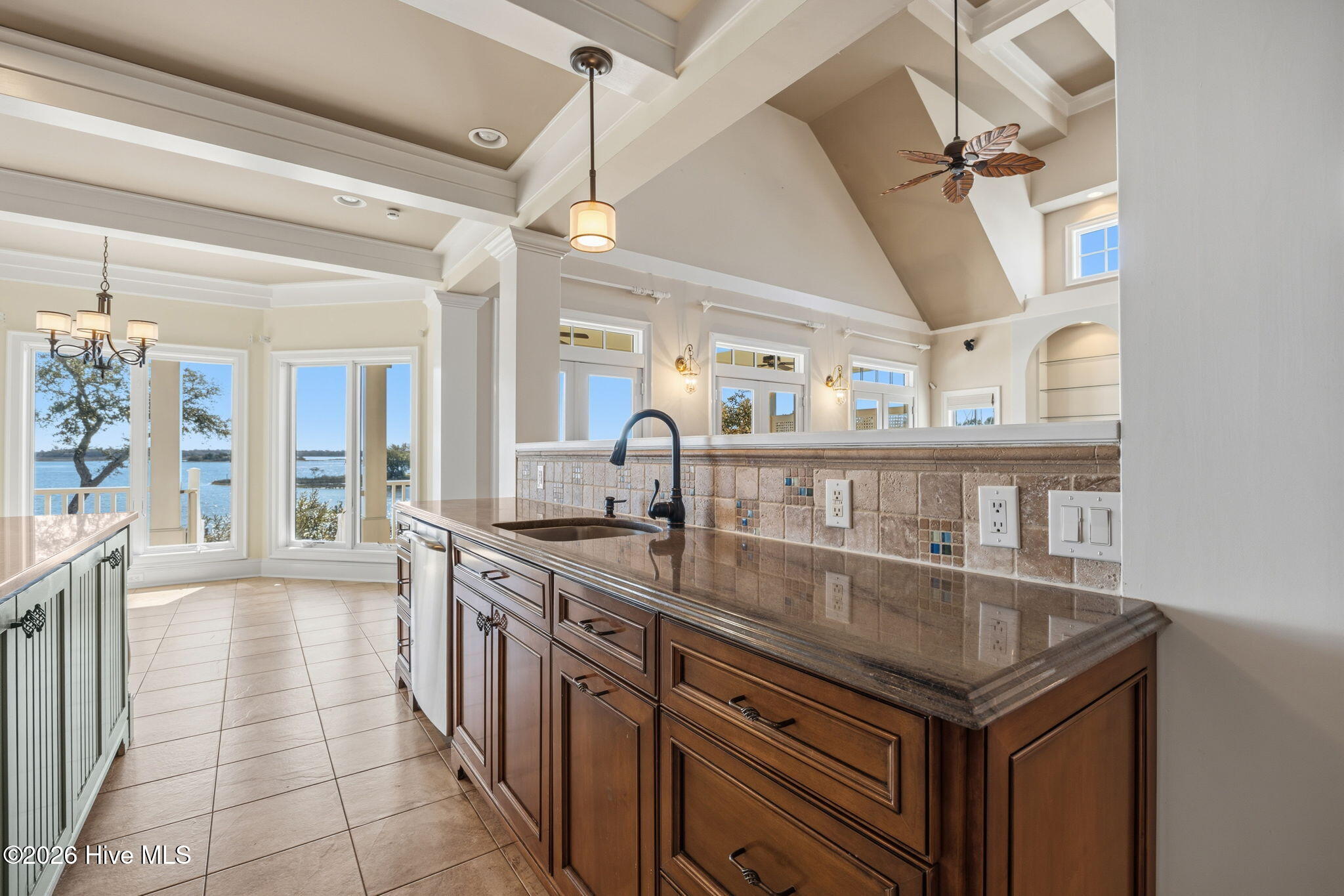 100561060 | Photo 15