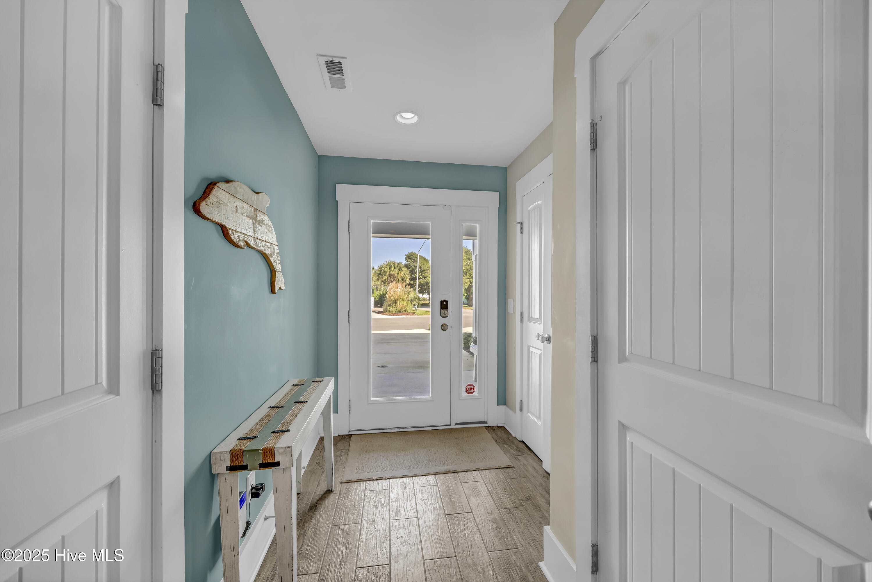 100535596 | Photo 26