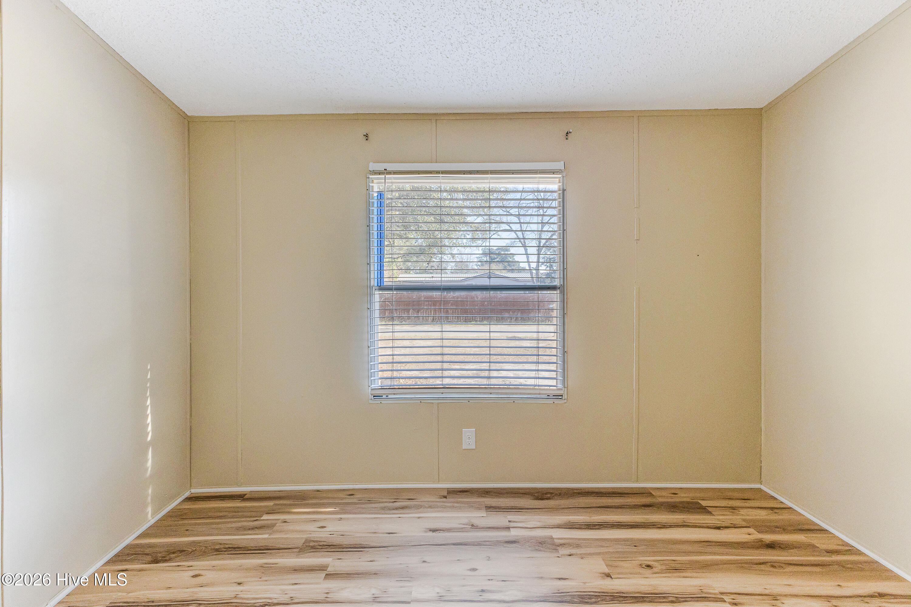 100564179 | Photo 12