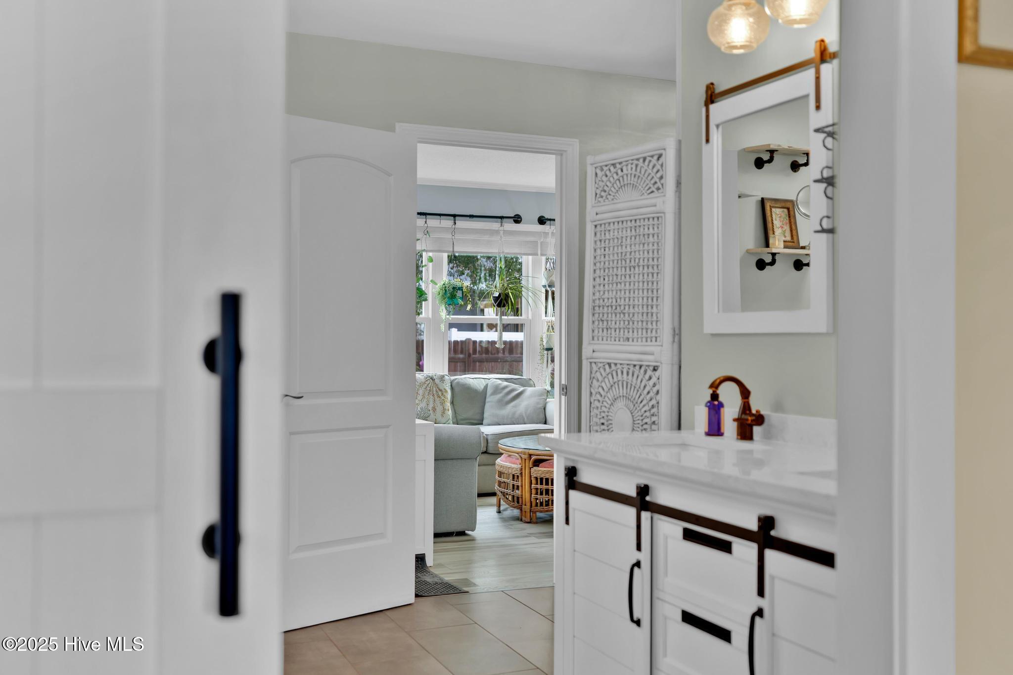 100540087 | Photo 25