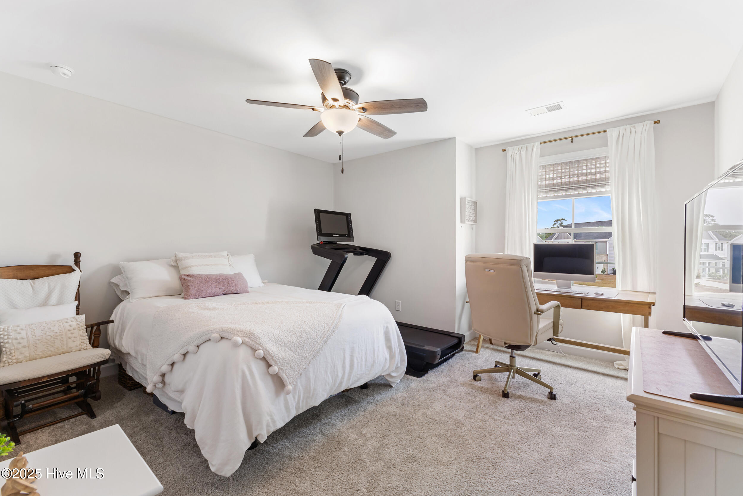 100546095 | Photo 51